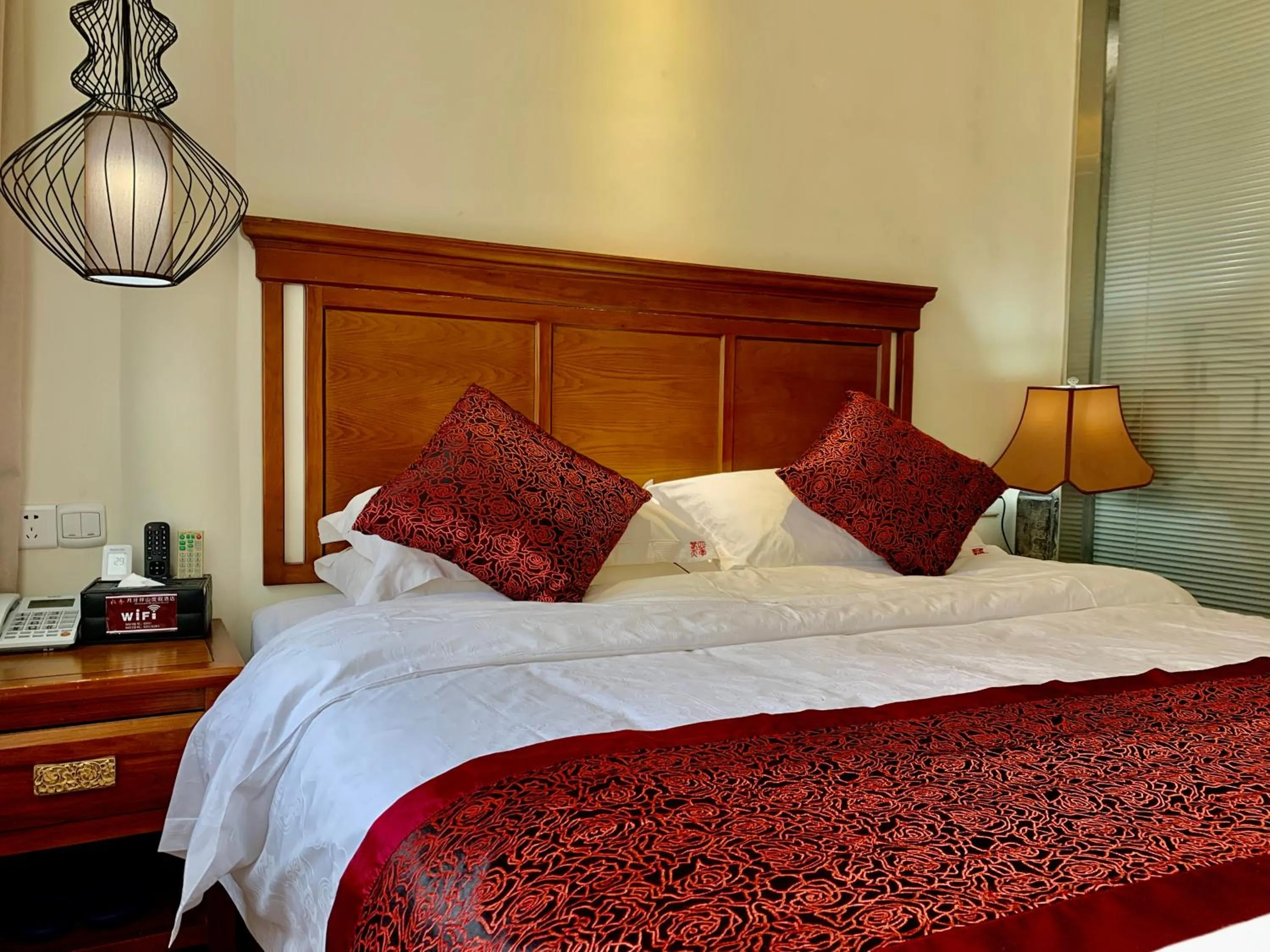 Bed in Guilin Crystal Crescent Moon Hotel