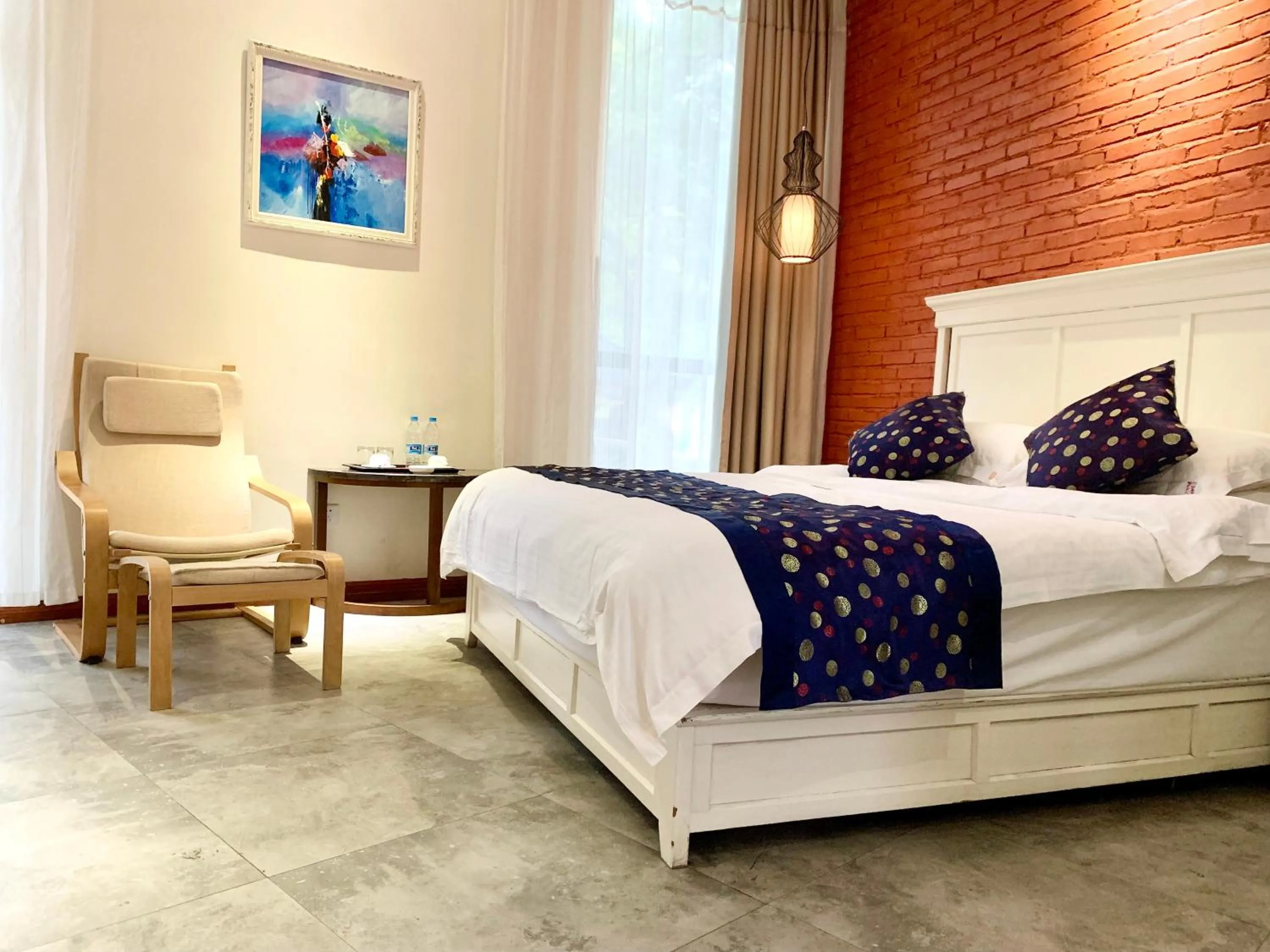 Bed in Guilin Crystal Crescent Moon Hotel