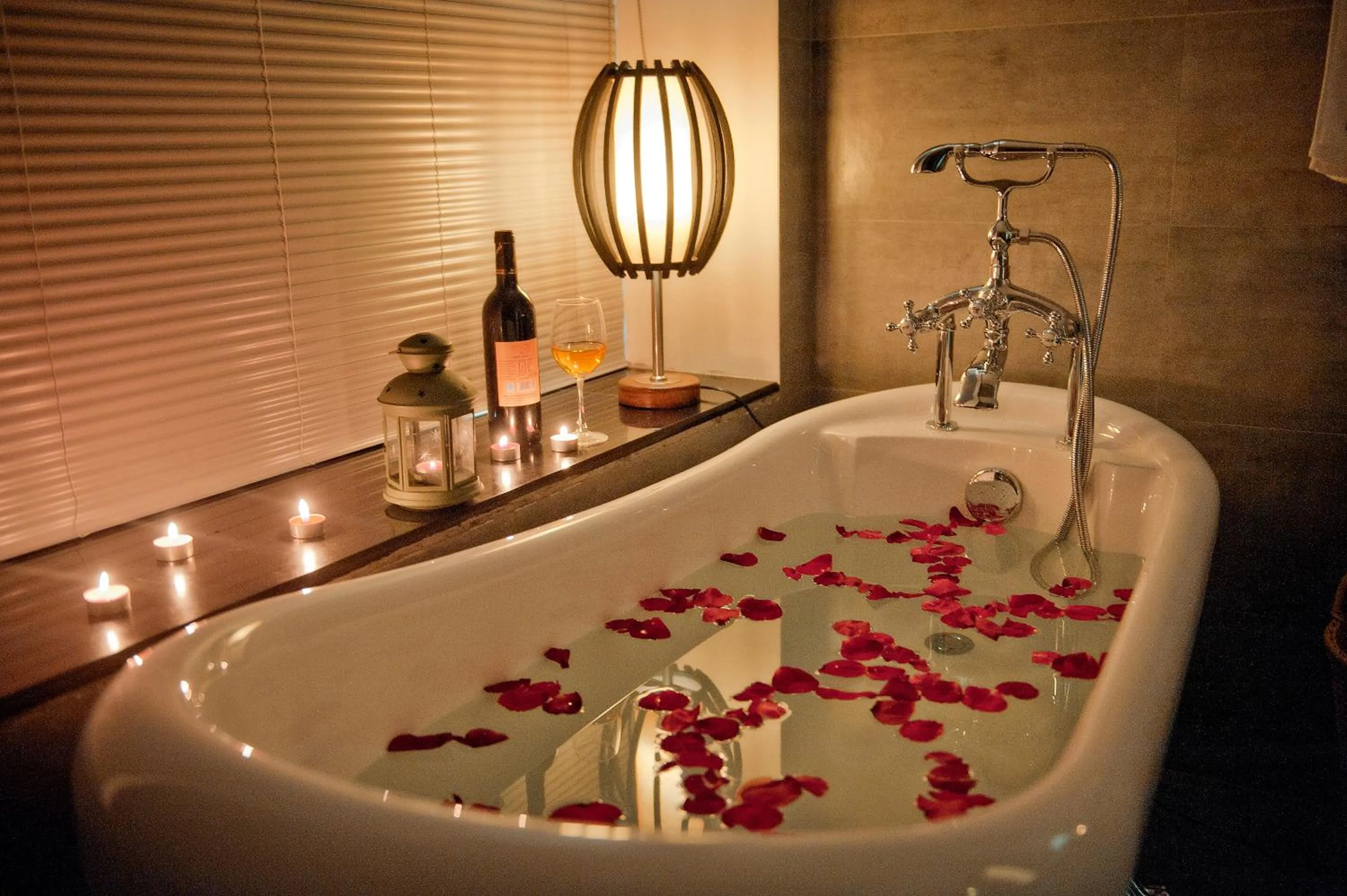 Night in Guilin Crystal Crescent Moon Hotel