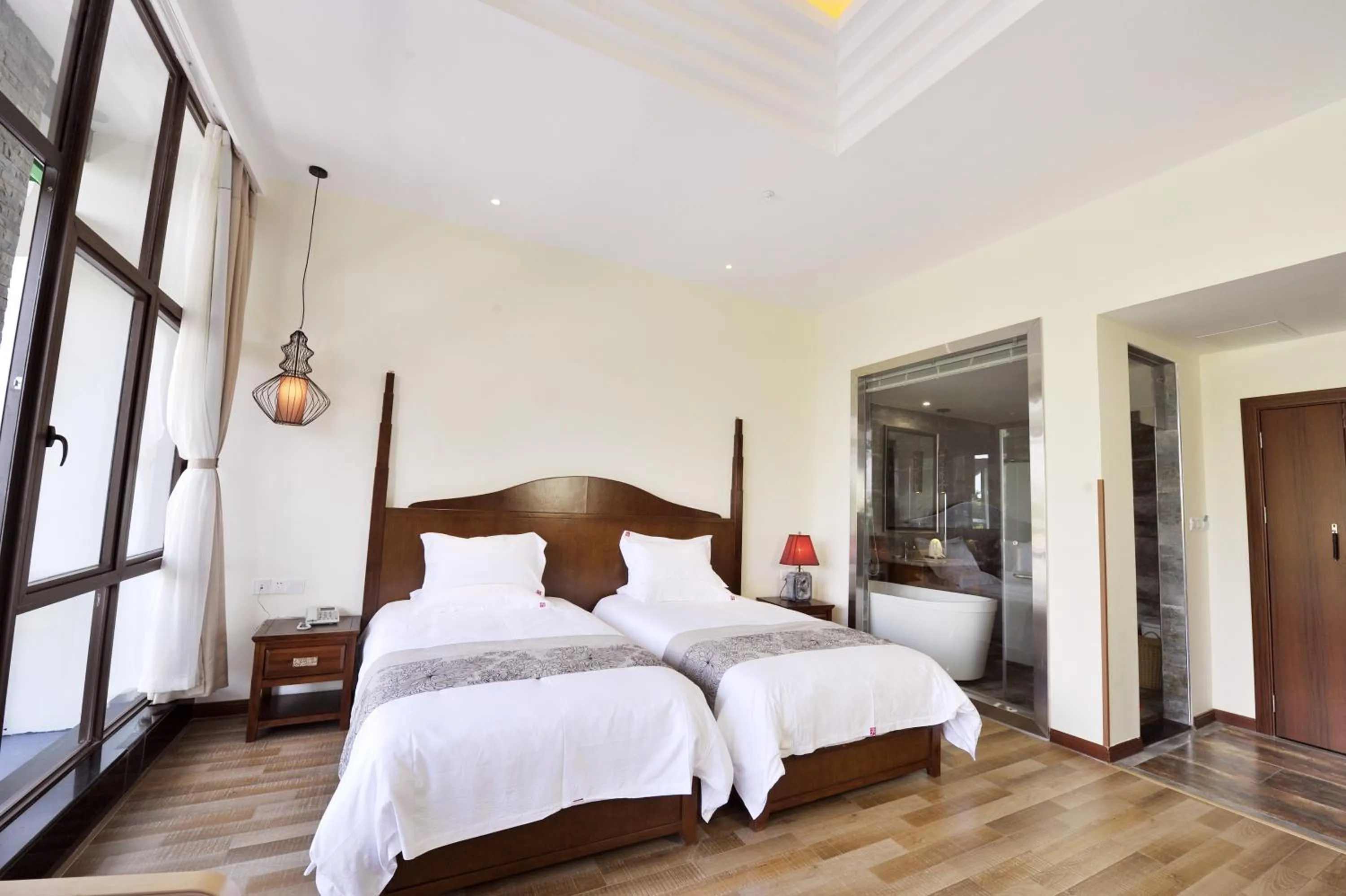 Bed in Guilin Crystal Crescent Moon Hotel