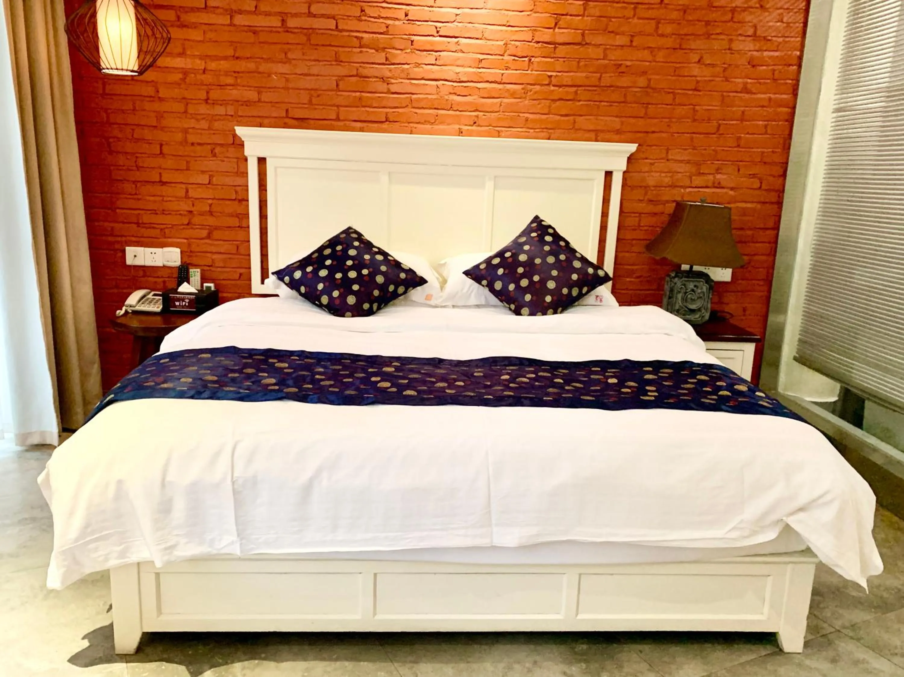 Bed in Guilin Crystal Crescent Moon Hotel