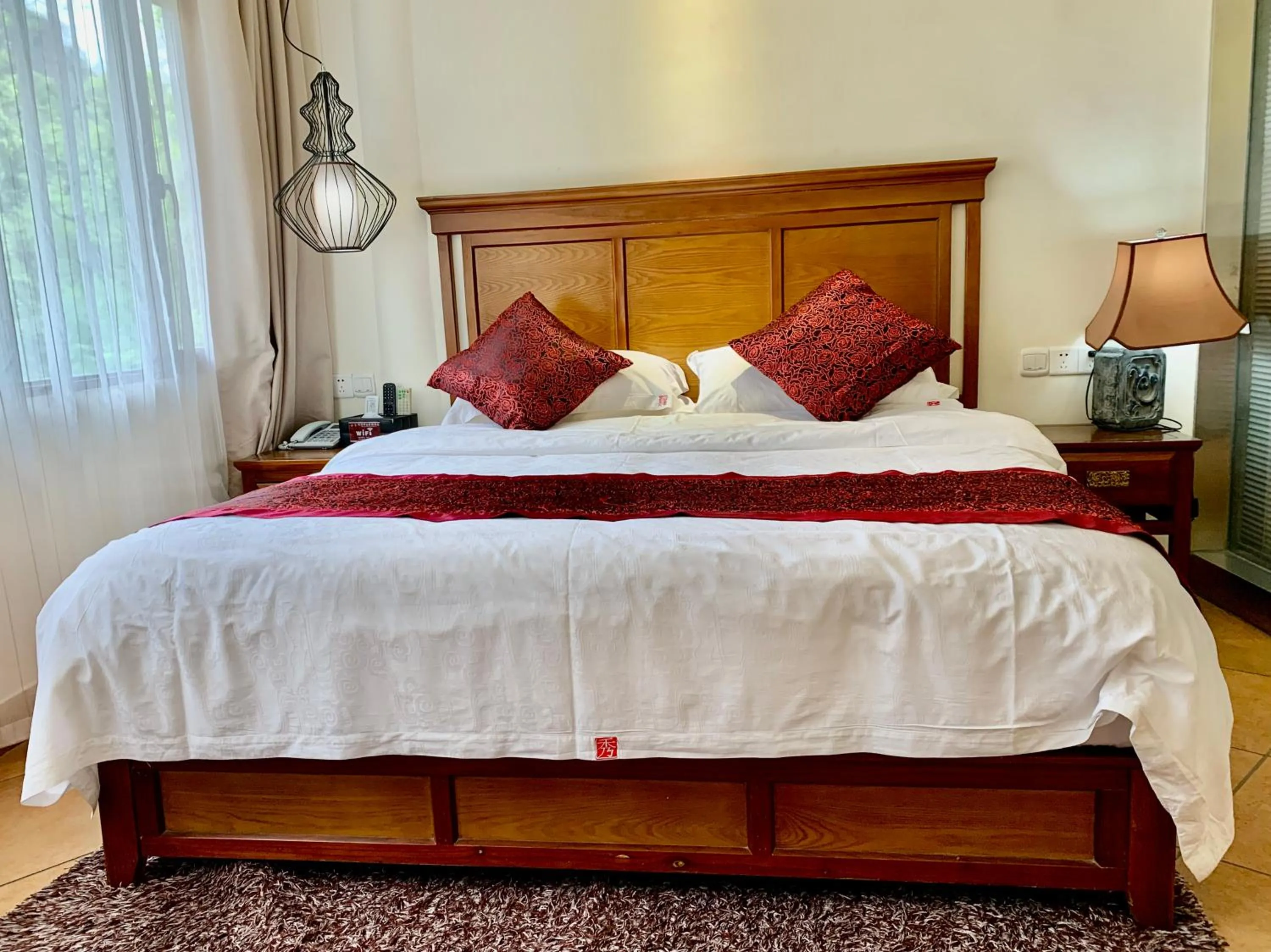 Bed in Guilin Crystal Crescent Moon Hotel