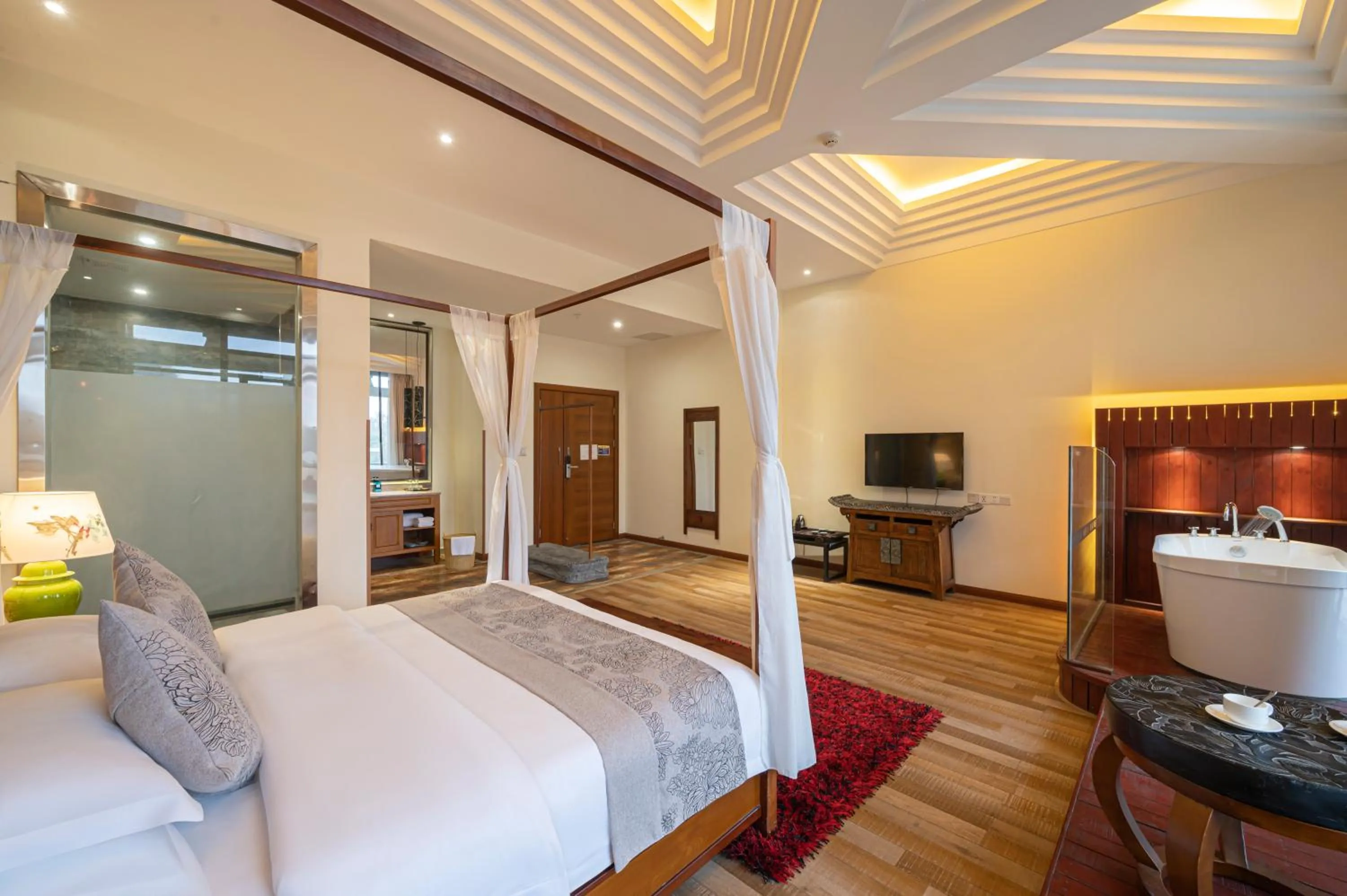 Bed in Guilin Crystal Crescent Moon Hotel