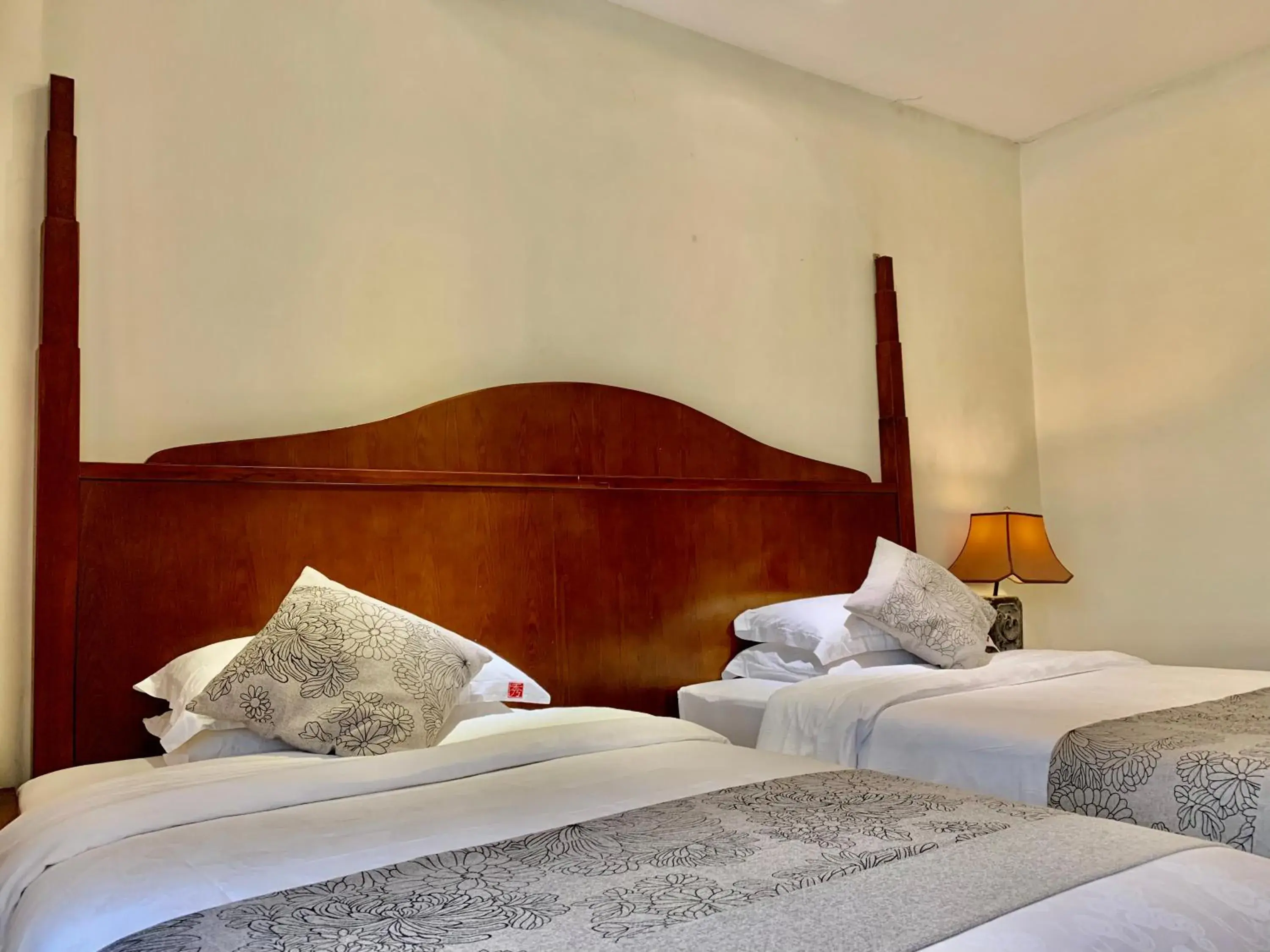 Standard Twin Room in Guilin Crystal Crescent Moon Hotel Standard Twin Room in Guilin Crystal Crescent Moon Hotel