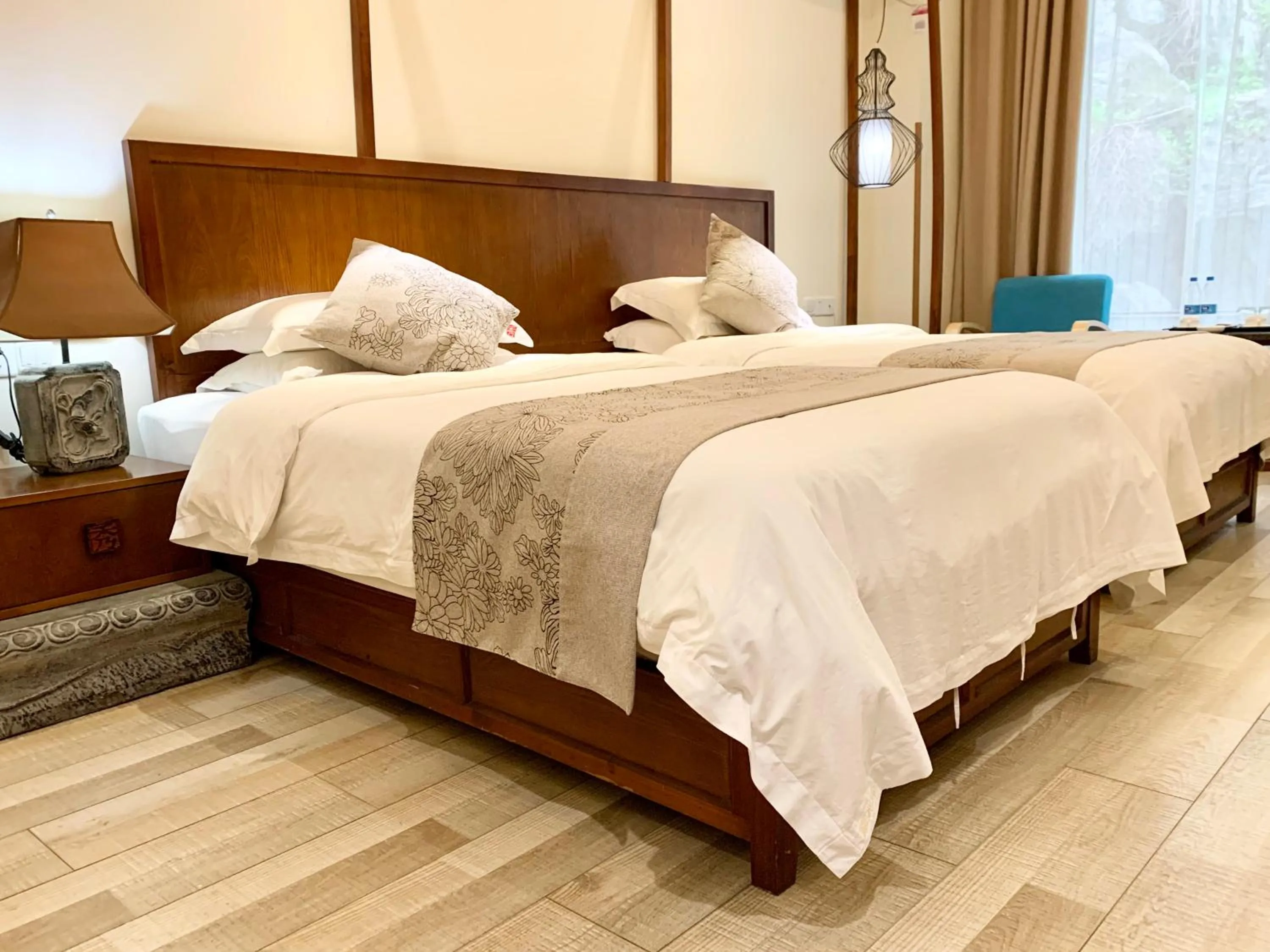 Bed in Guilin Crystal Crescent Moon Hotel