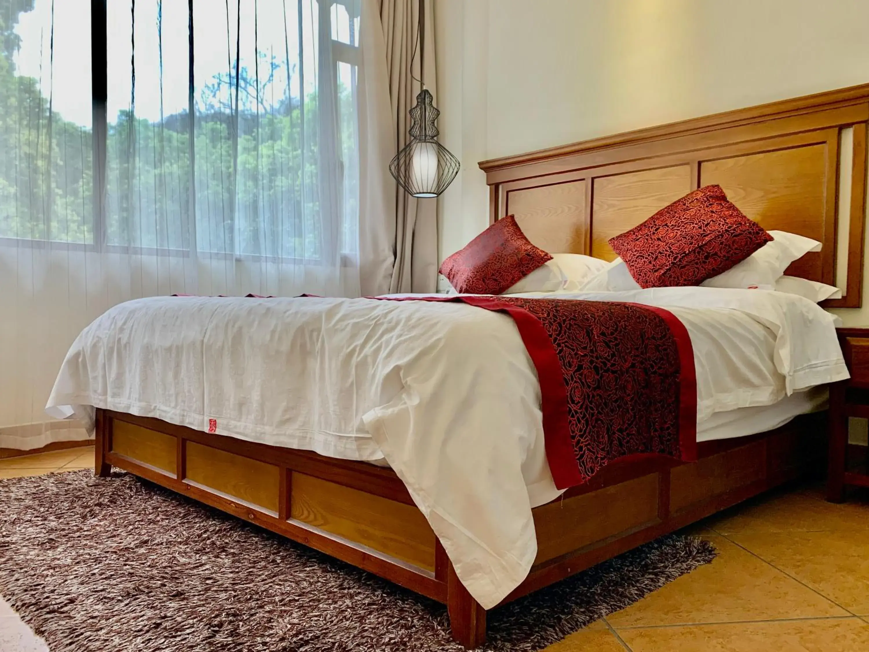 King Room with Garden View in Guilin Crystal Crescent Moon Hotel King Room with Garden View in Guilin Crystal Crescent Moon Hotel