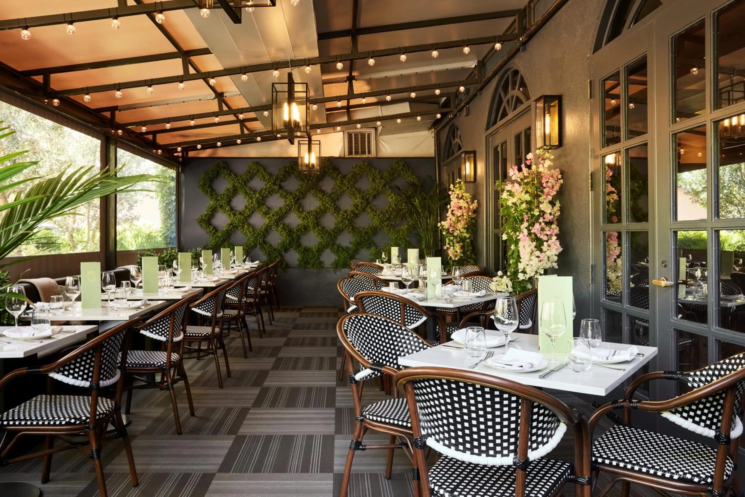 Restaurant/places to eat in Lafayette Park Hotel & Spa