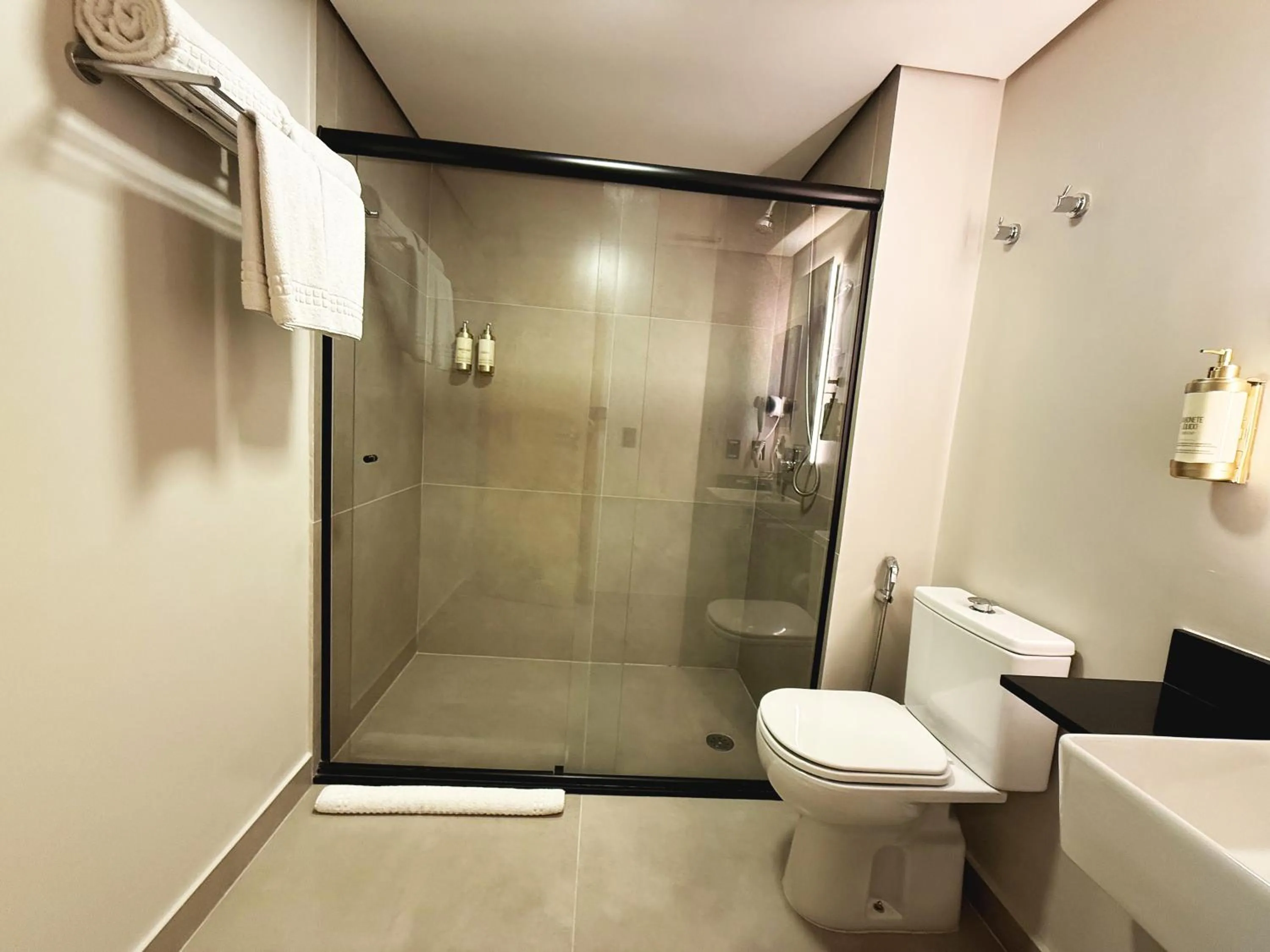 Shower in Blue Tree Premium Morumbi