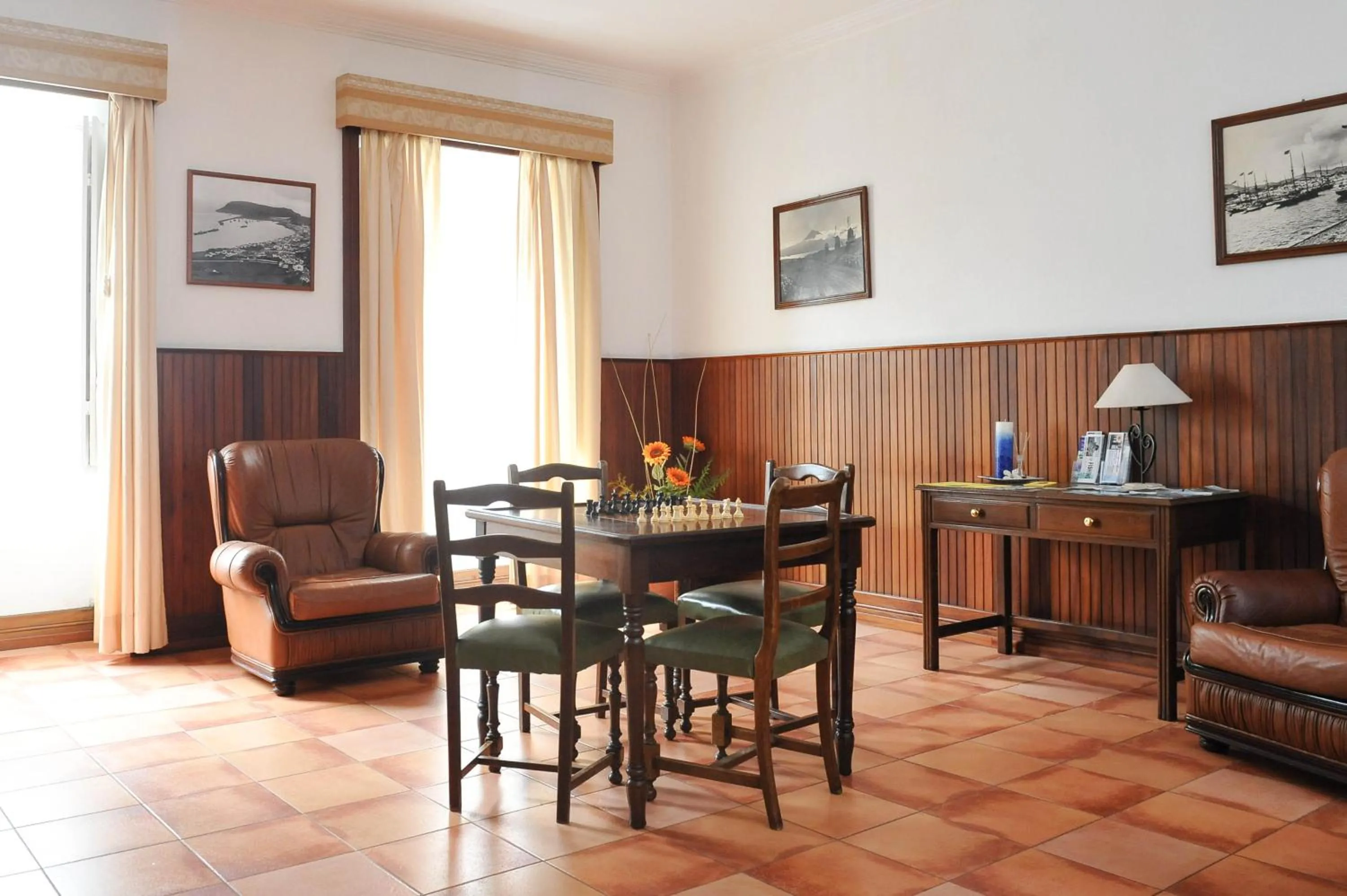 Communal lounge/ TV room in Hotel São Francisco