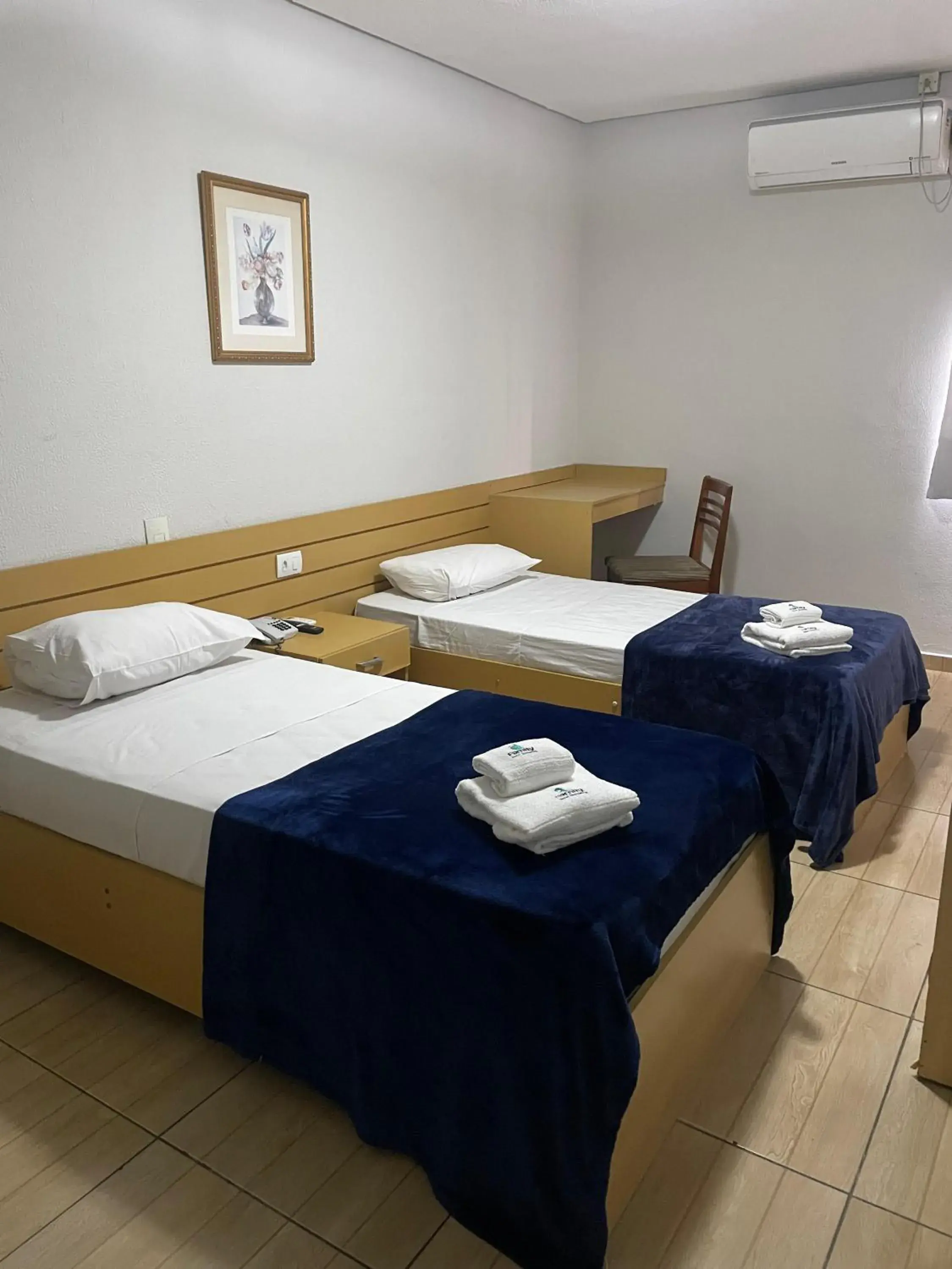 Photo of the whole room, Bed in Hotel Family São Paulo - No Shopping FAMILY - No Brás Photo of the whole room, Bed in Hotel Family São Paulo - No Shopping FAMILY - No Brás