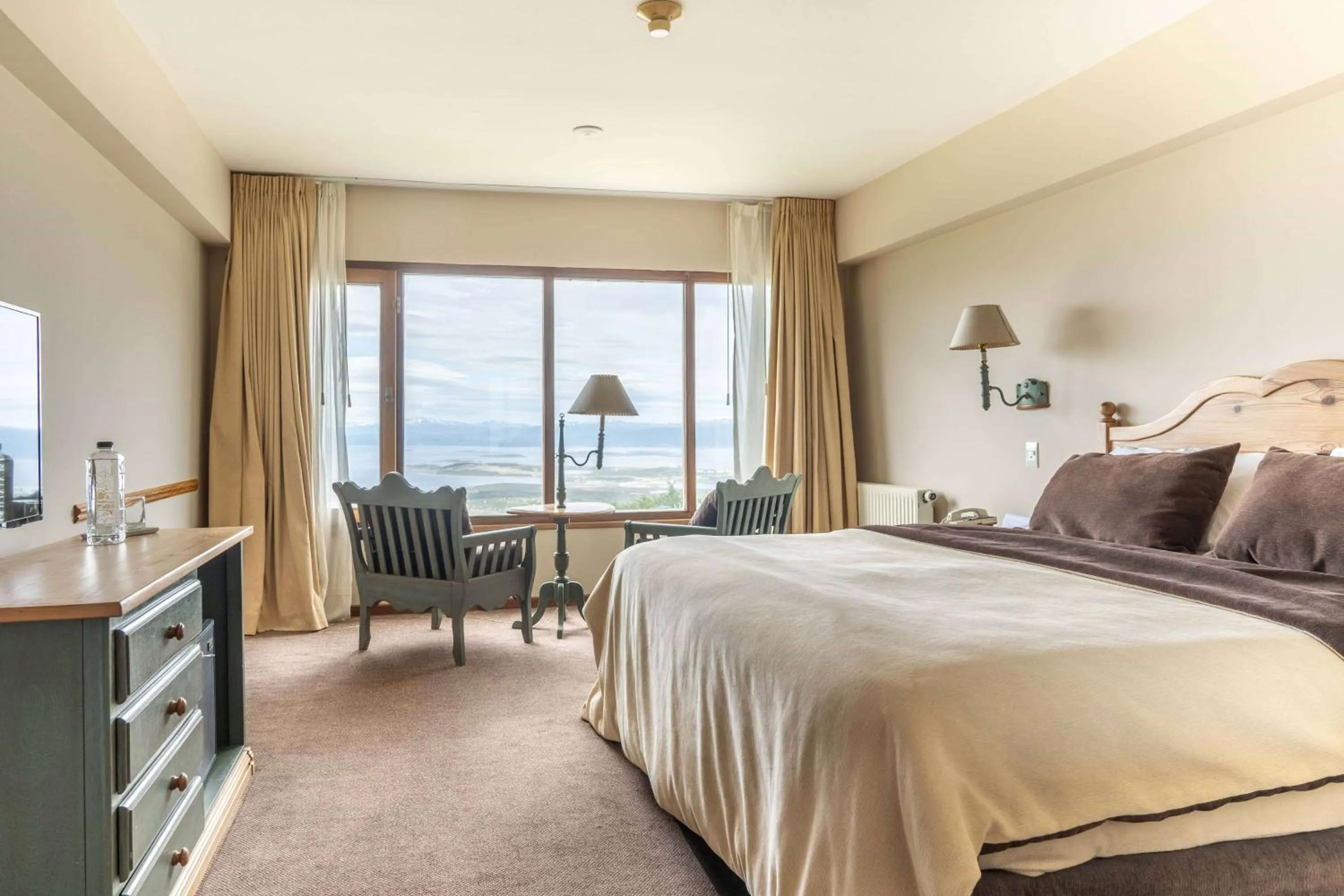 Photo of the whole room, Bed in Wyndham Garden Ushuaia Hotel del Glaciar