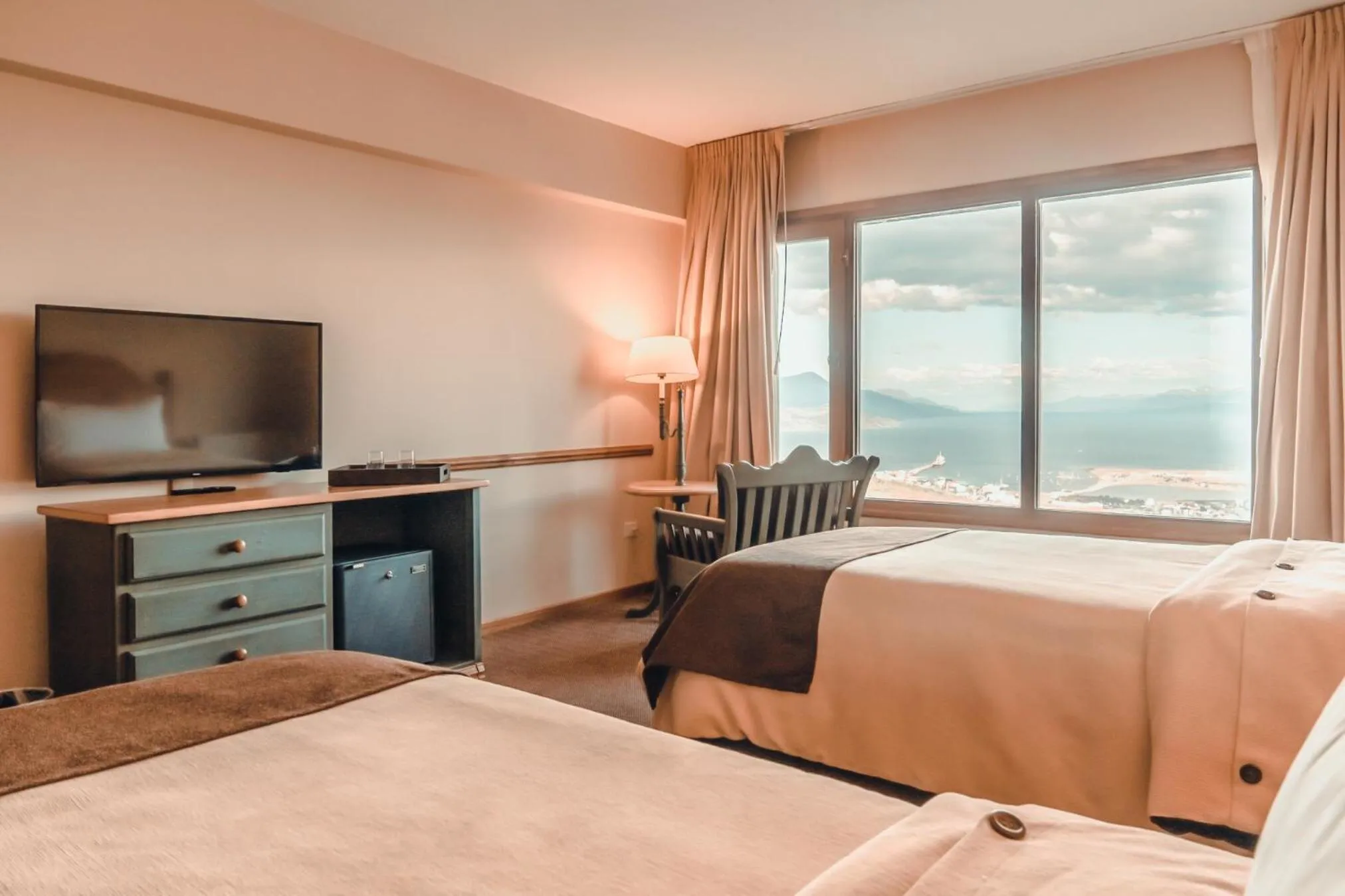 Photo of the whole room, Bed in Wyndham Garden Ushuaia Hotel del Glaciar