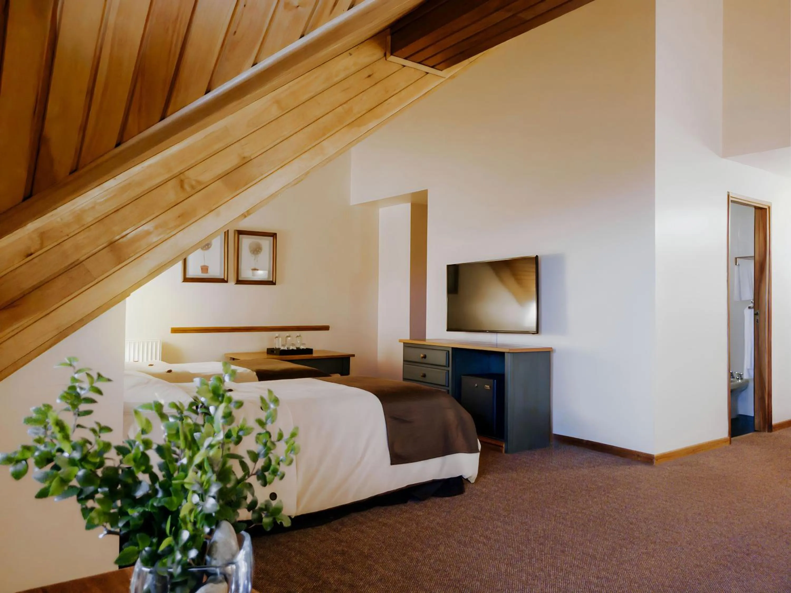 TV and multimedia, Bed in Wyndham Garden Ushuaia Hotel del Glaciar