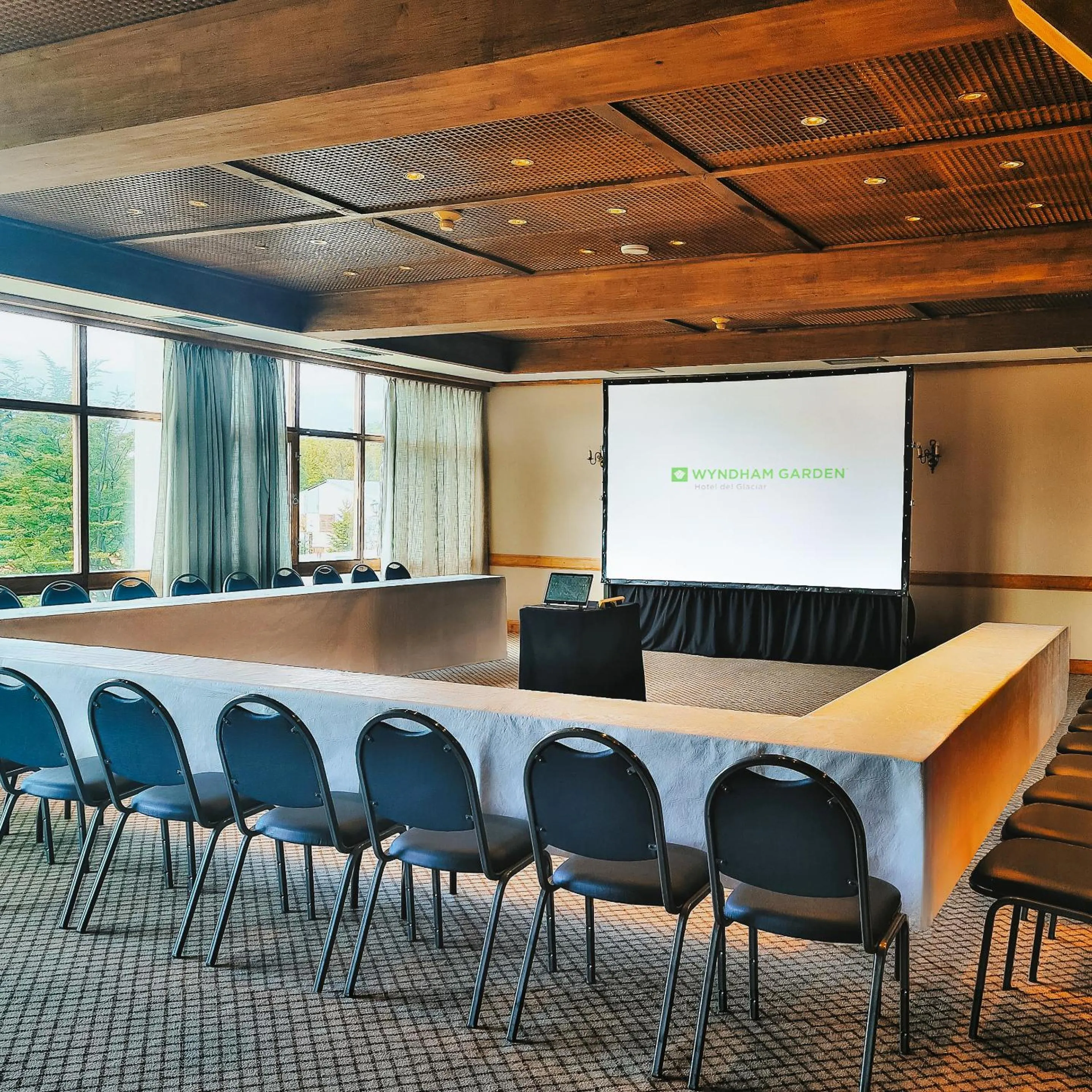 Meeting/conference room in Wyndham Garden Ushuaia Hotel del Glaciar