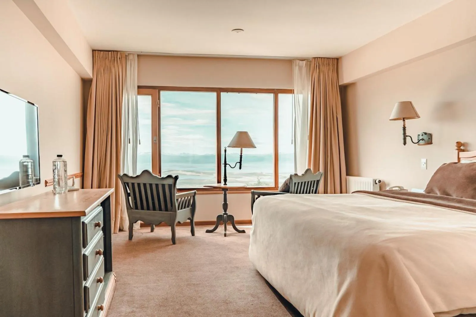 Photo of the whole room, Bed in Wyndham Garden Ushuaia Hotel del Glaciar