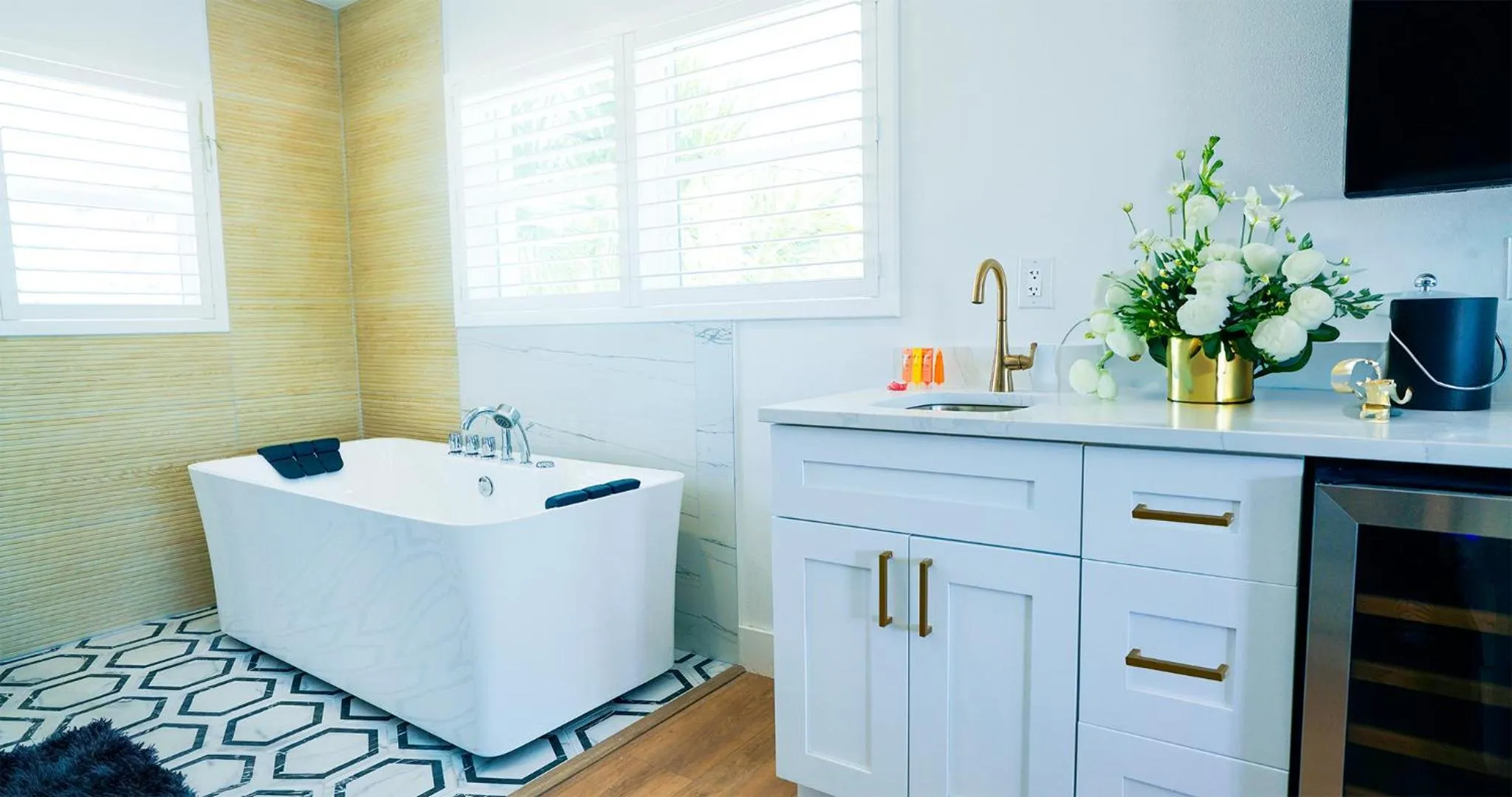 Hot Tub in Ivory Sands Beach Suites