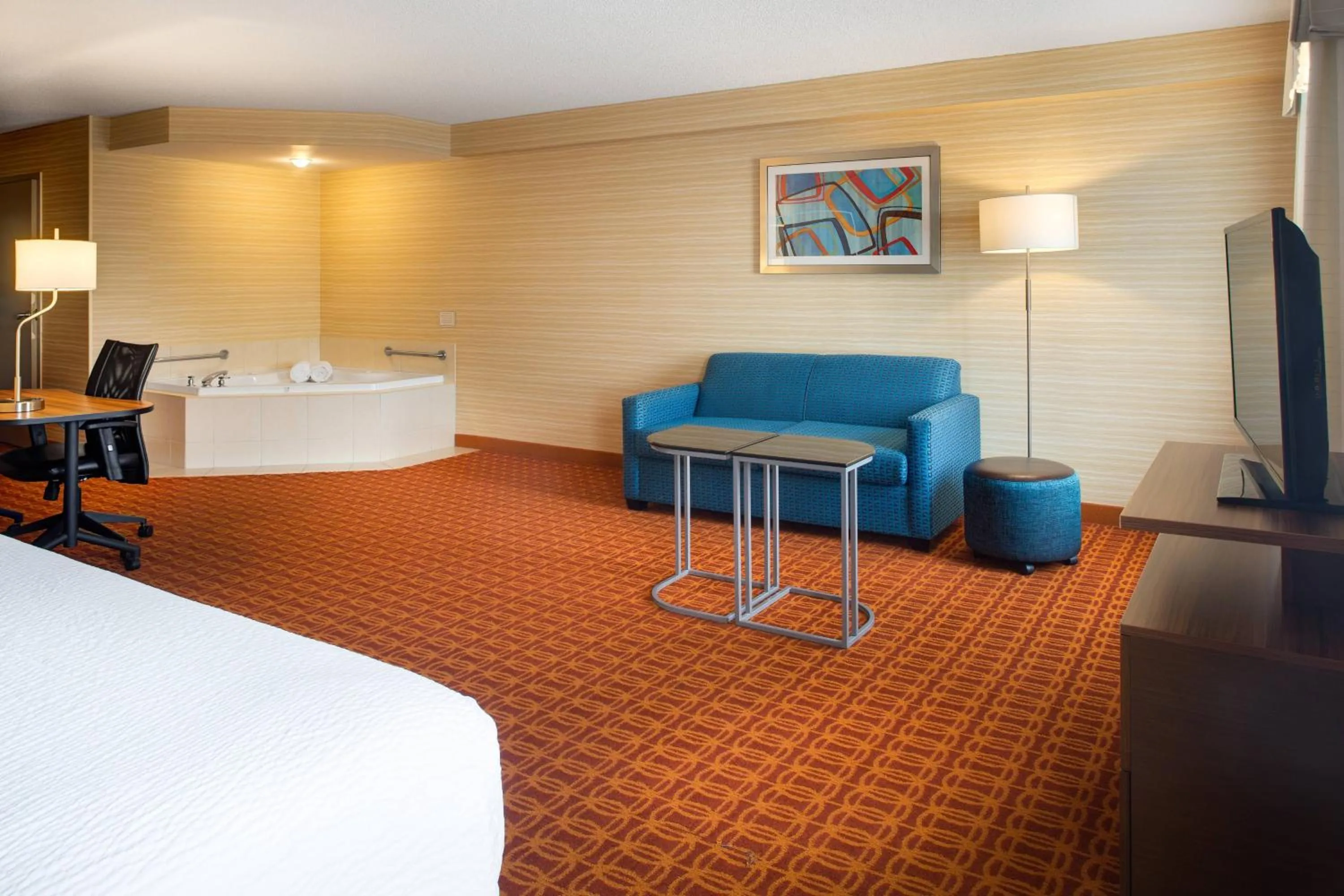 Photo of the whole room, Bed in Fairfield Inn & Suites by Marriott Toronto Airport