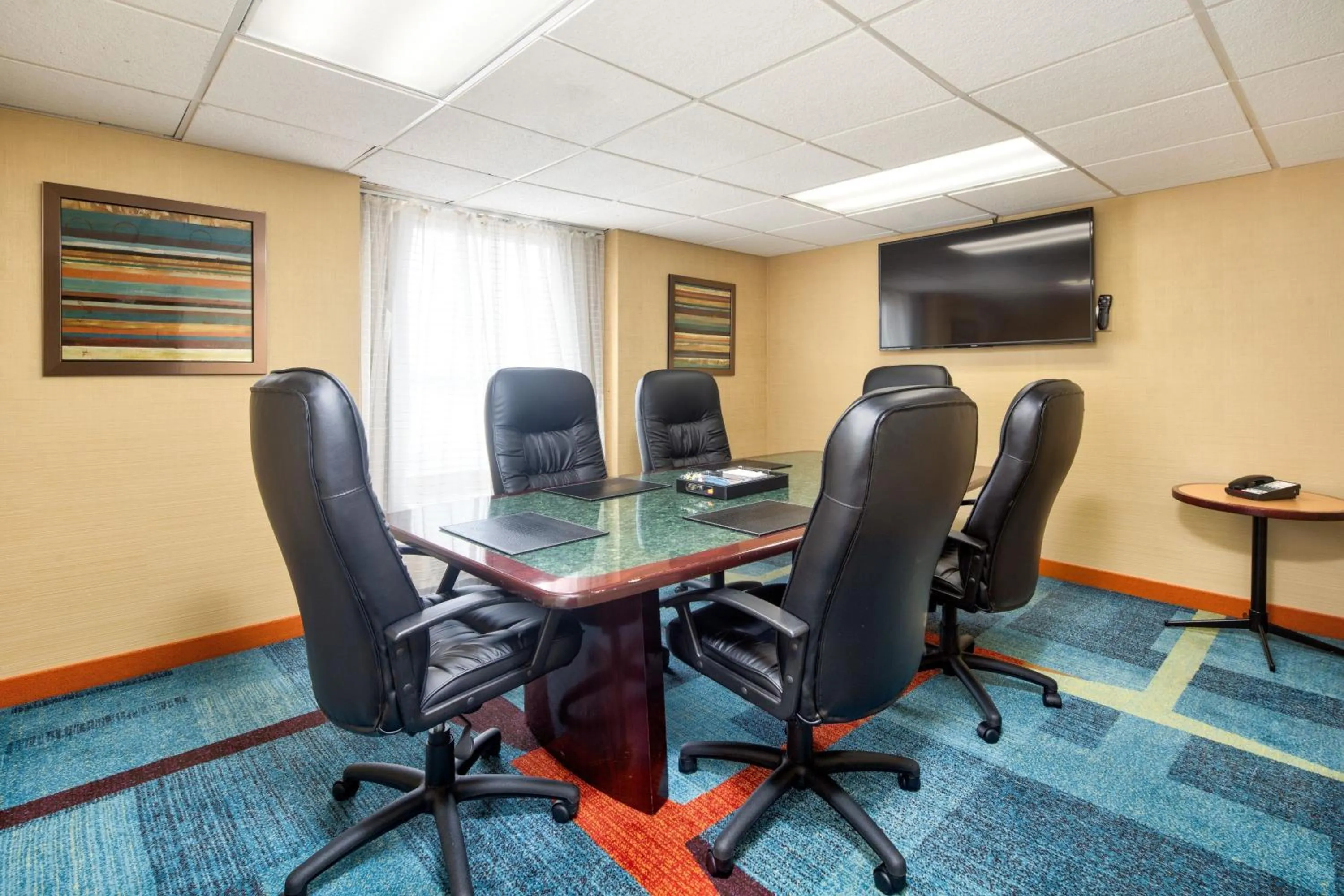 Meeting/conference room in Fairfield Inn & Suites by Marriott Toronto Airport