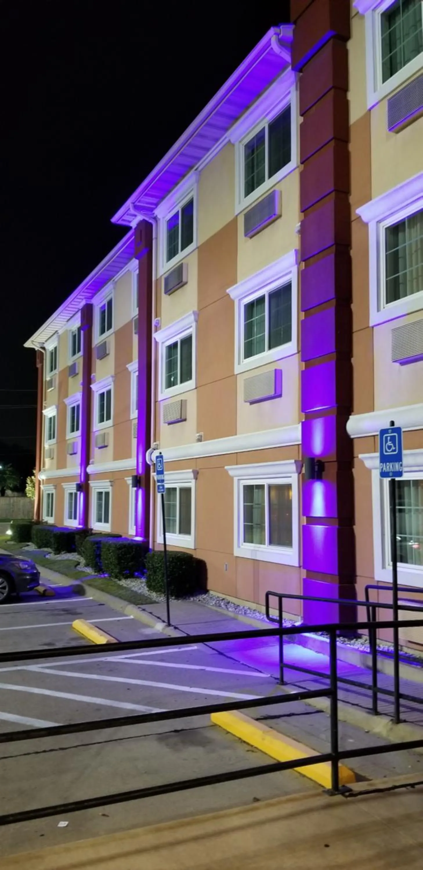 Facade/entrance in Baymont by Wyndham Dallas/ Love Field