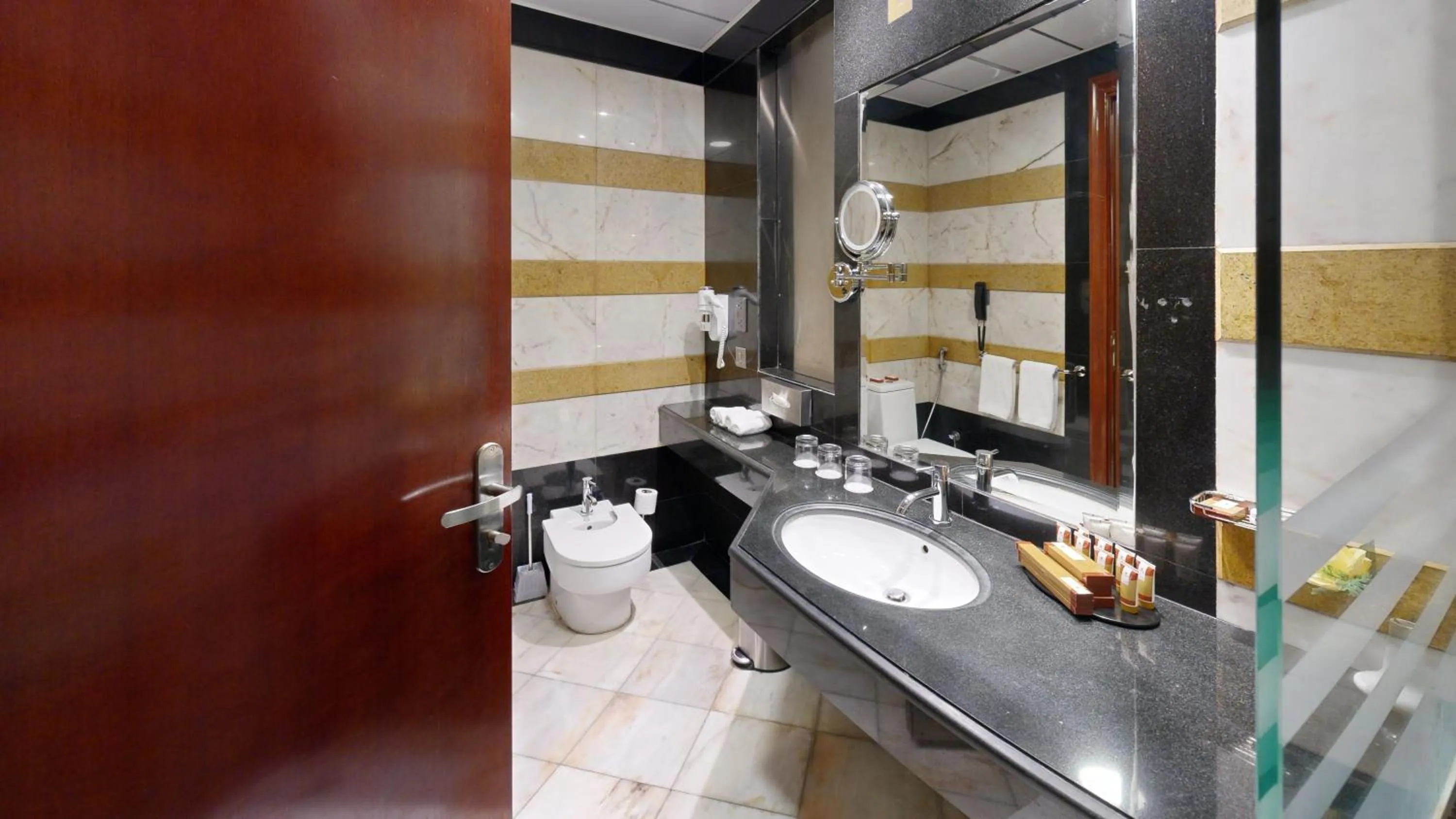 Al Muna Kareem Hotel- EX LEADER