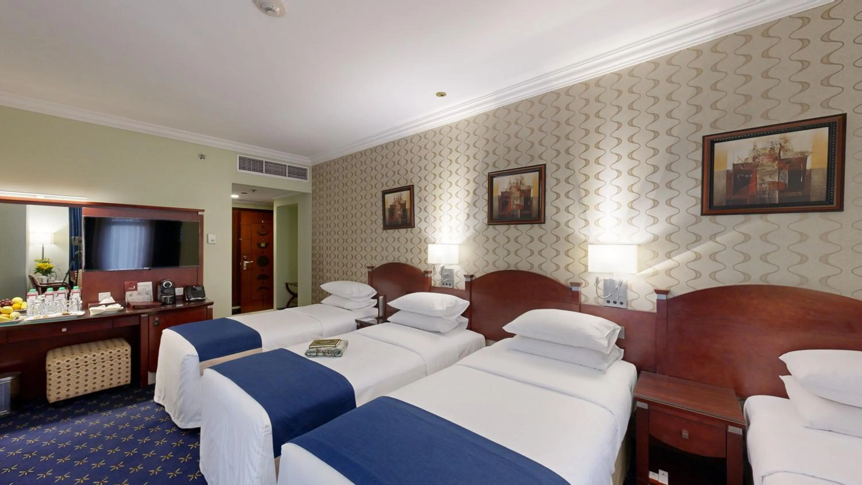 Bed in Al Muna Kareem Hotel- EX LEADER