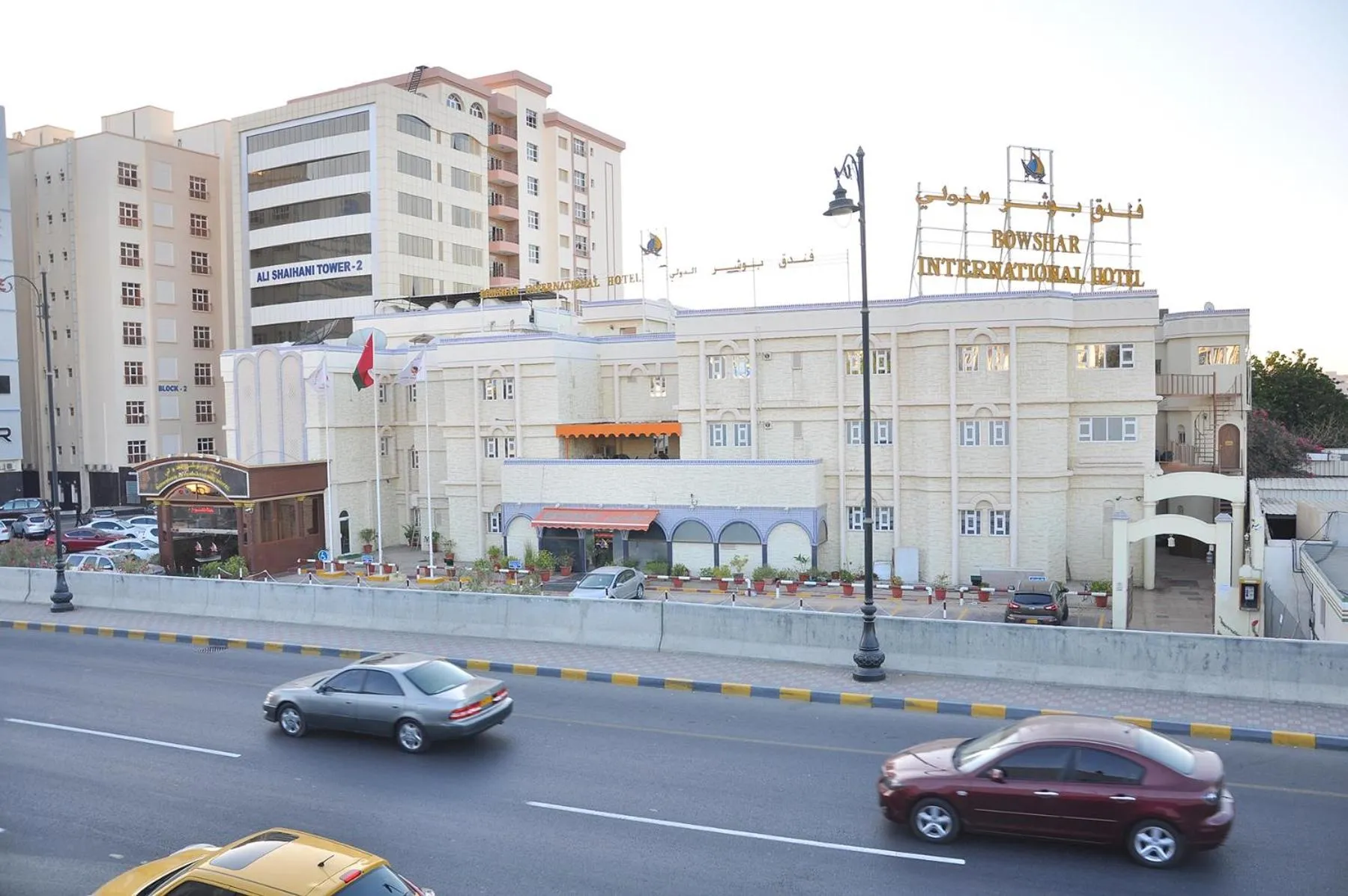 Facade/entrance in Bowshar International Hotel
