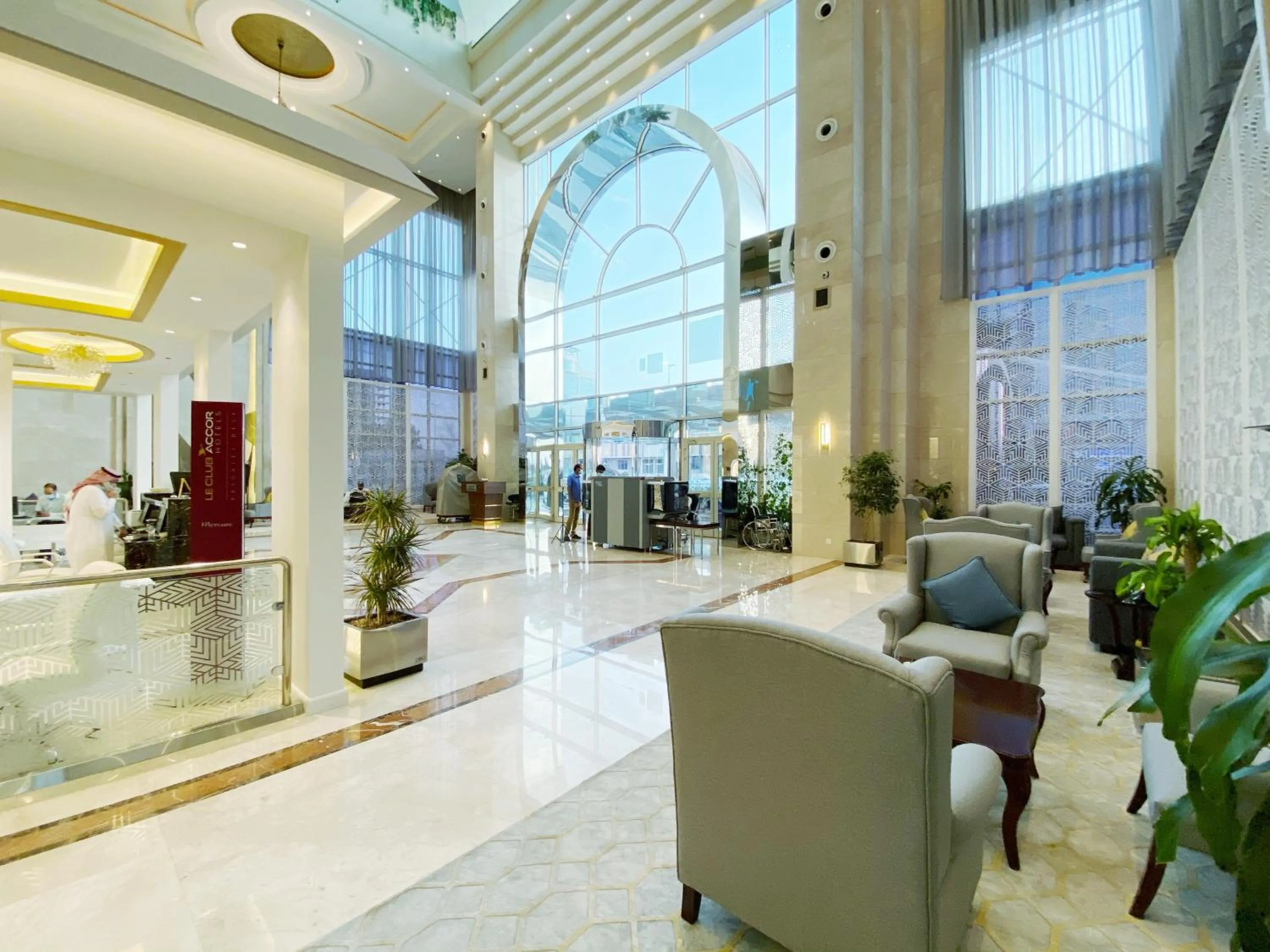 Lobby or reception in Mercure Corniche Al Khobar