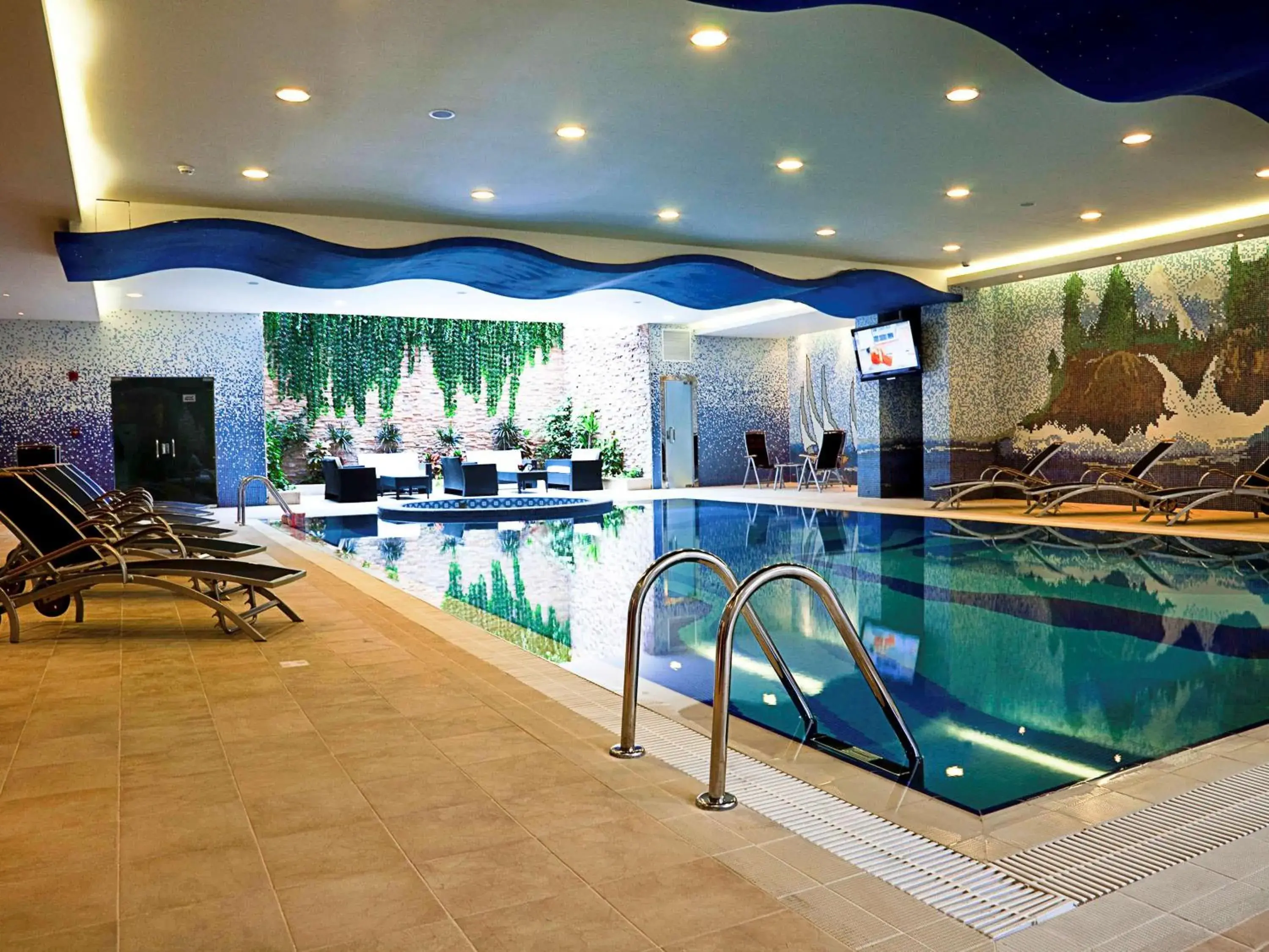 Swimming pool in Mercure Corniche Al Khobar Swimming pool in Mercure Corniche Al Khobar