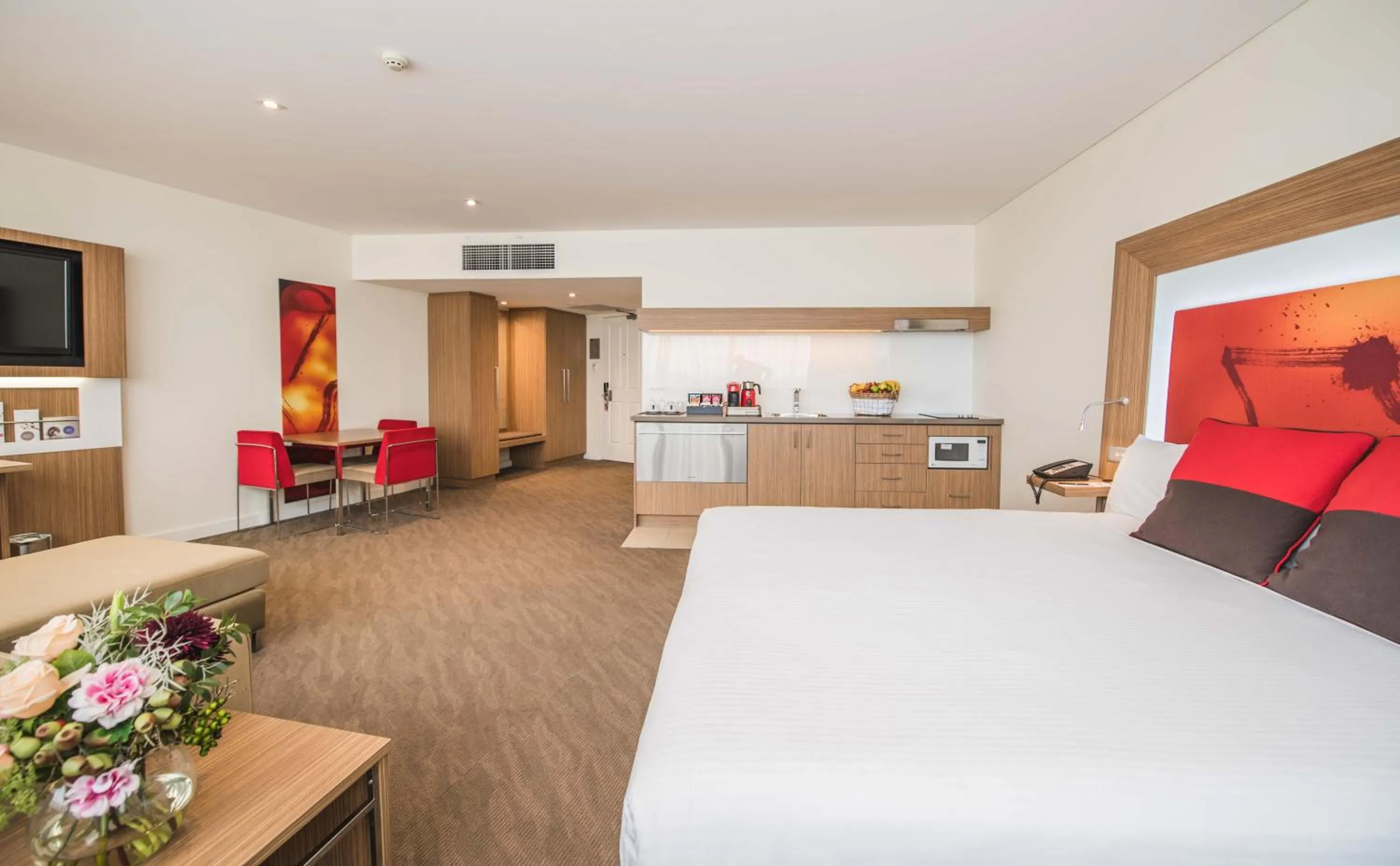 Photo of the whole room, Bed in Novotel Sydney West HQ