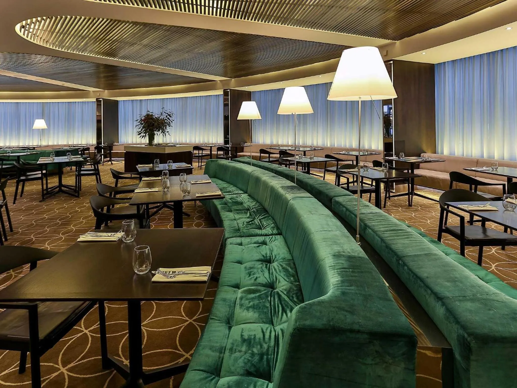 Restaurant/places to eat in Novotel Sydney West HQ