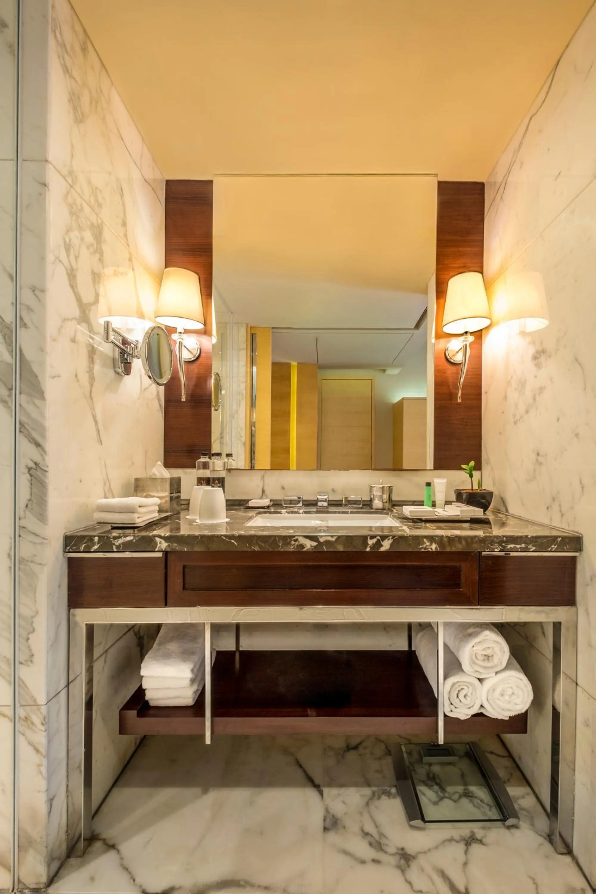 Bathroom, Bed in JW Marriott Mumbai Juhu