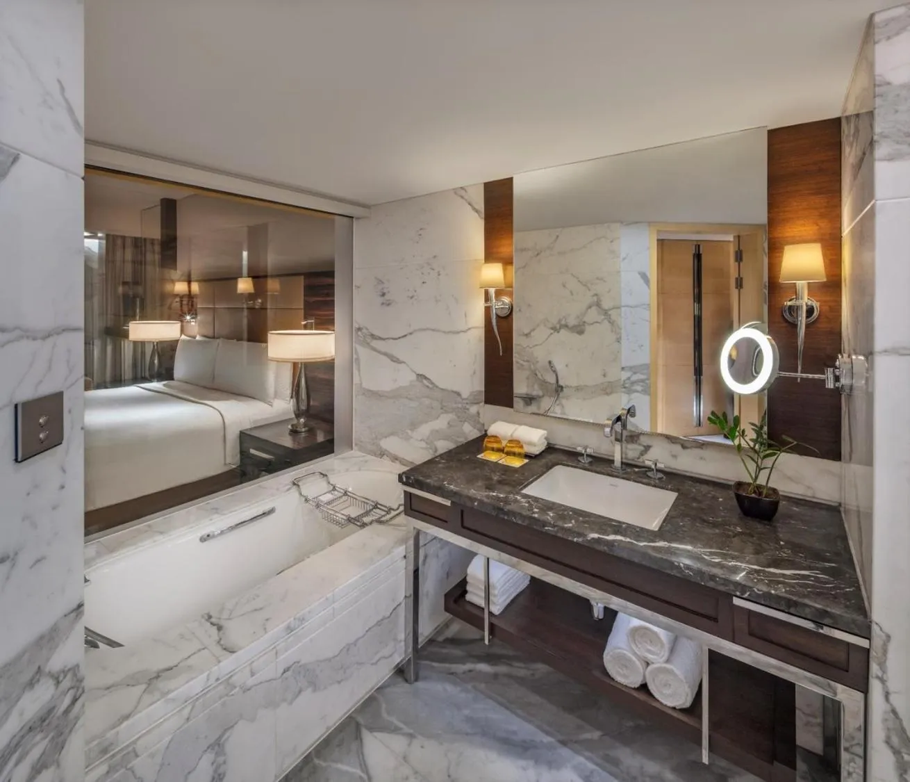 Bed in JW Marriott Mumbai Juhu