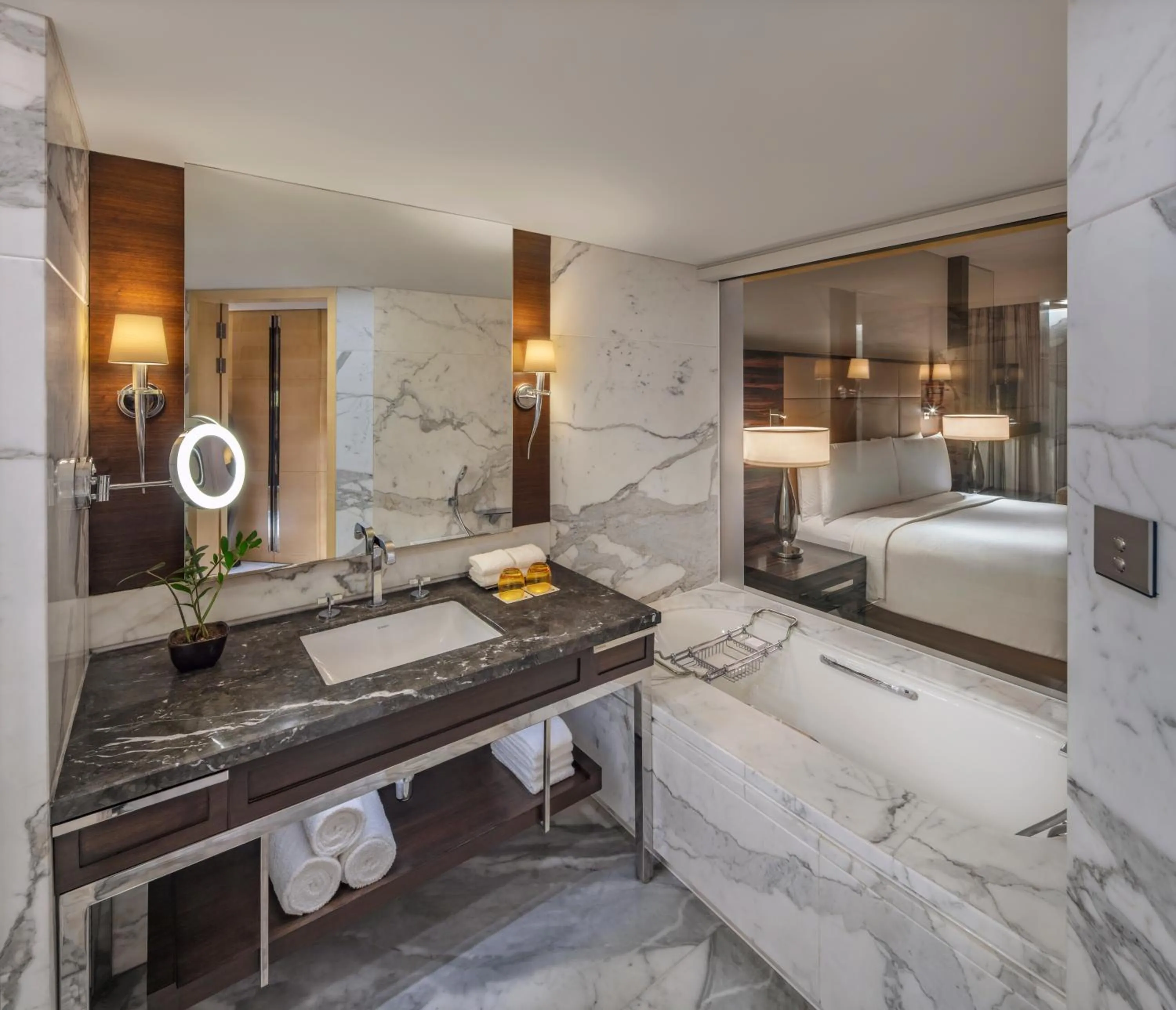 Shower, Bed in JW Marriott Mumbai Juhu