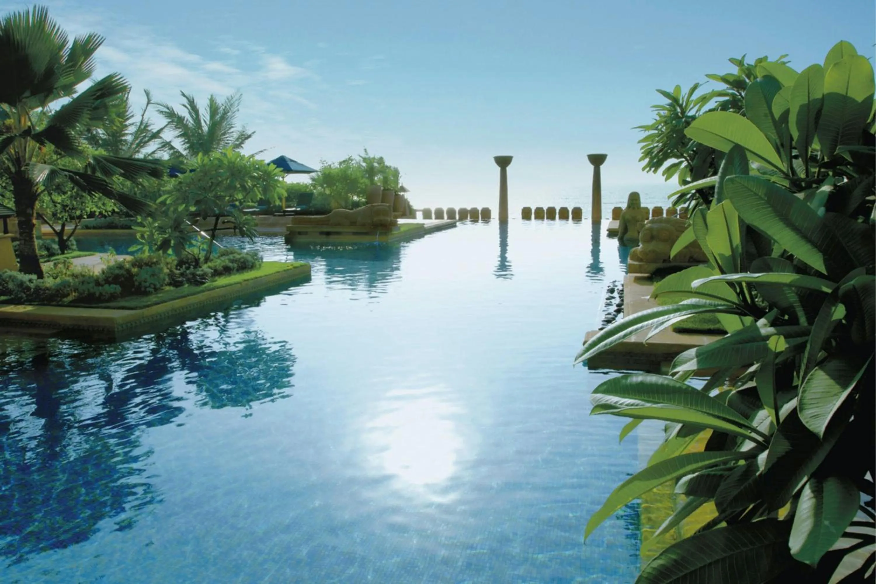 Swimming pool in JW Marriott Mumbai Juhu