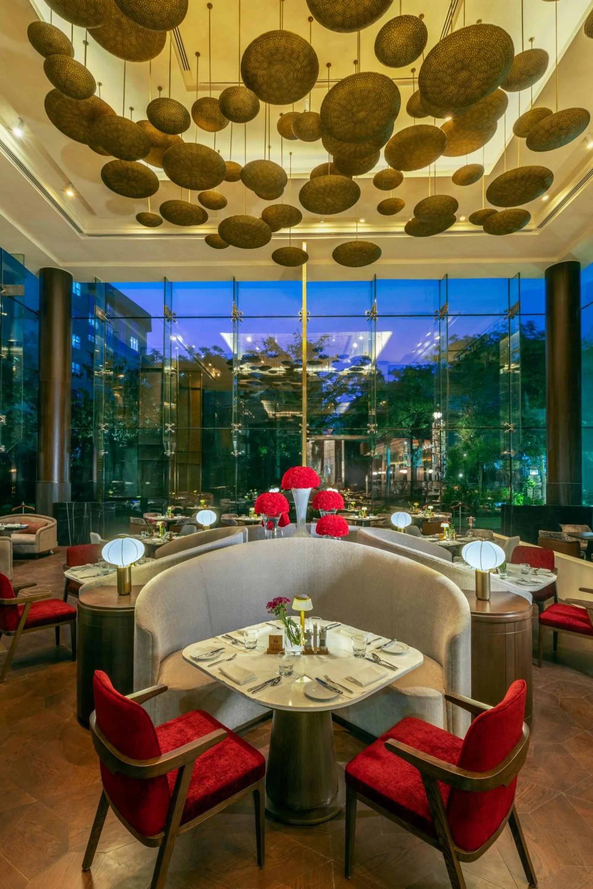 Food and drinks in The Leela Palace New Delhi