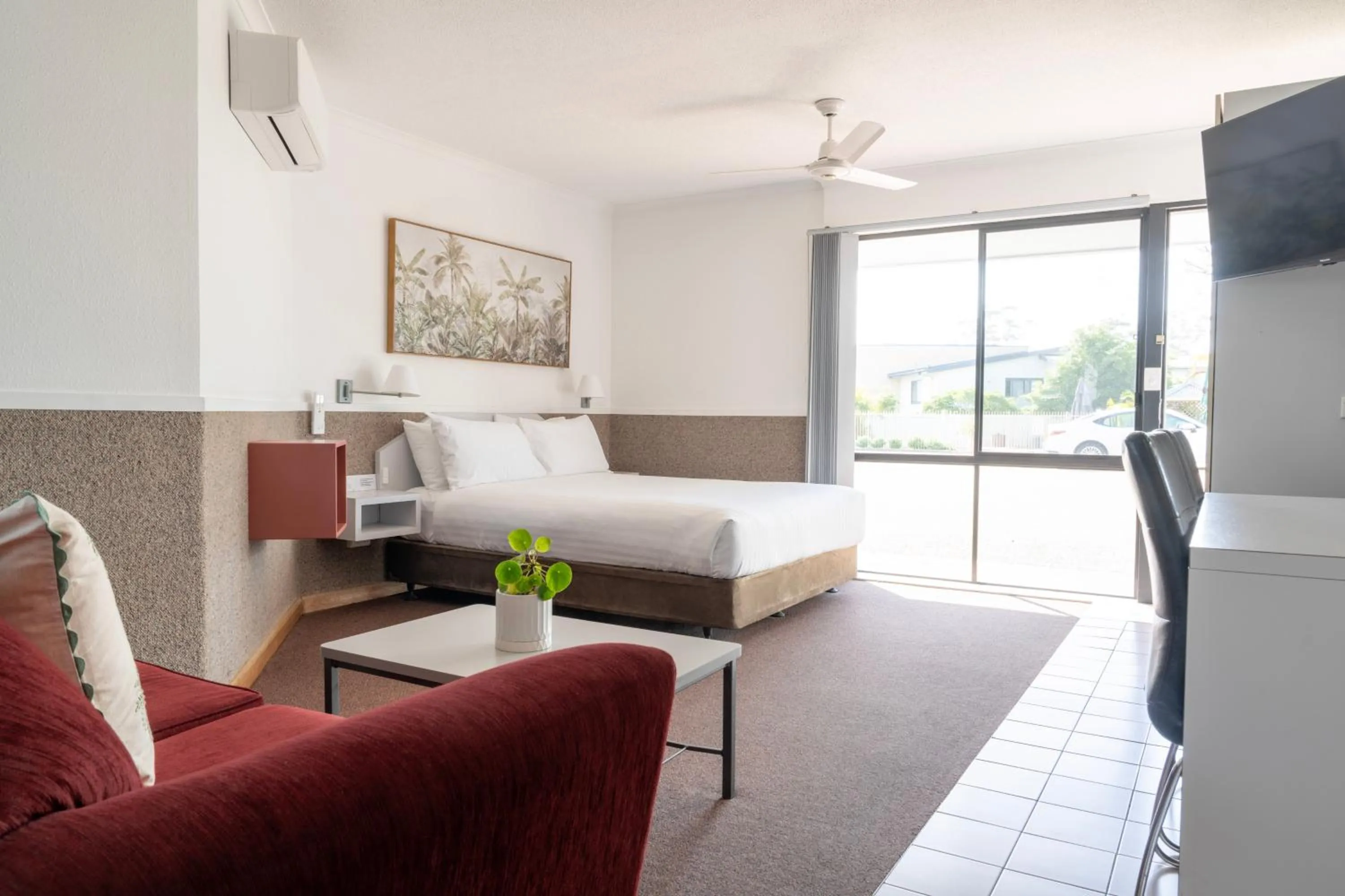 Bedroom, Bed in Sea Spray Motel - Merimbula