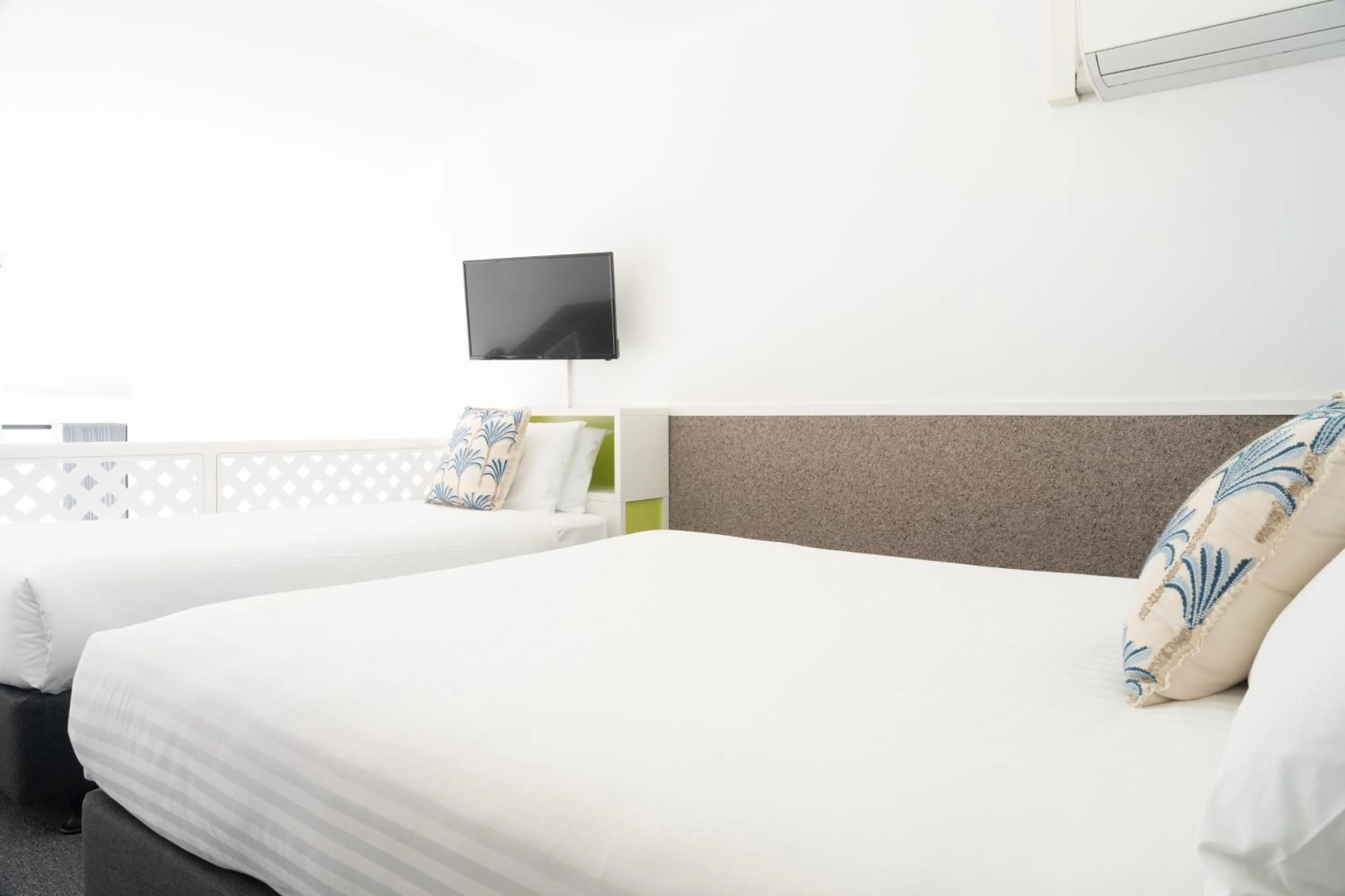 Bed in Sea Spray Motel - Merimbula