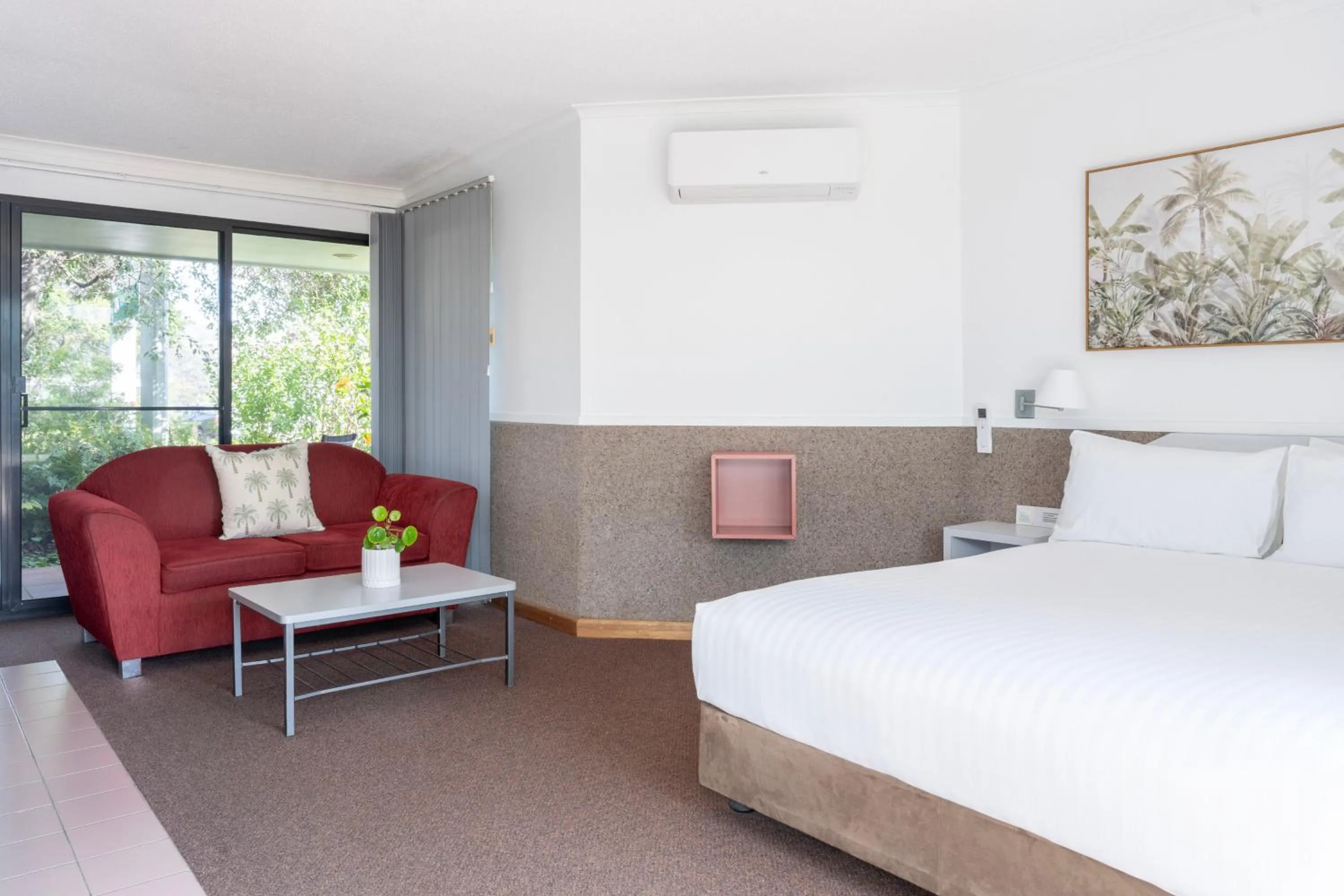 Bedroom, Bed in Sea Spray Motel - Merimbula