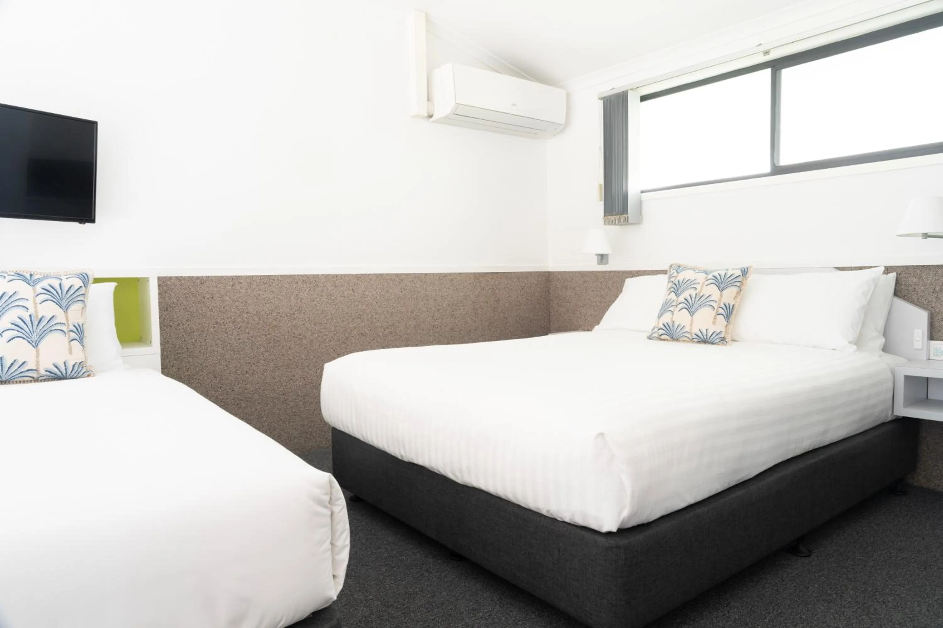 Bedroom, Bed in Sea Spray Motel - Merimbula