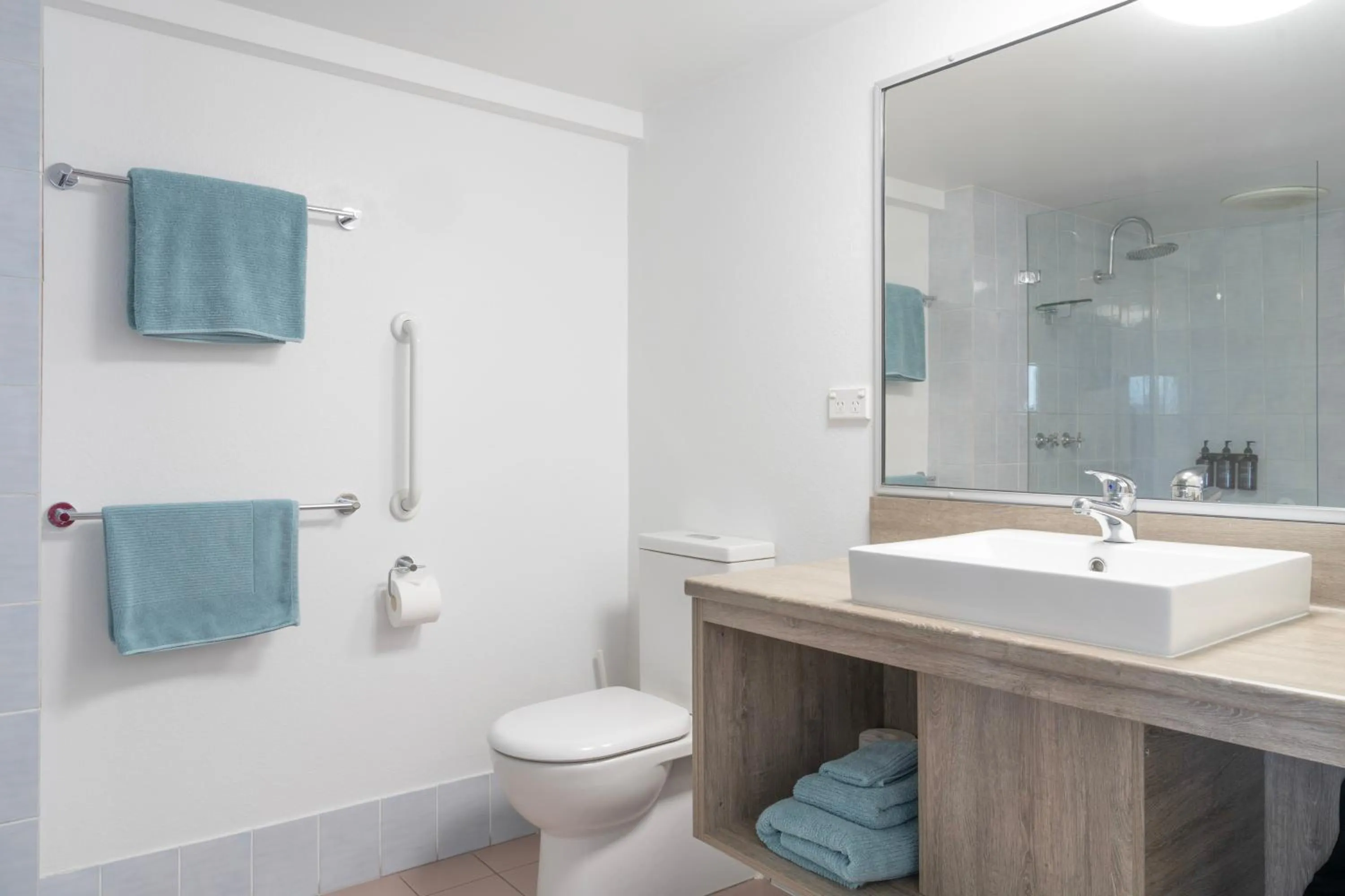 Bathroom in Sea Spray Motel - Merimbula