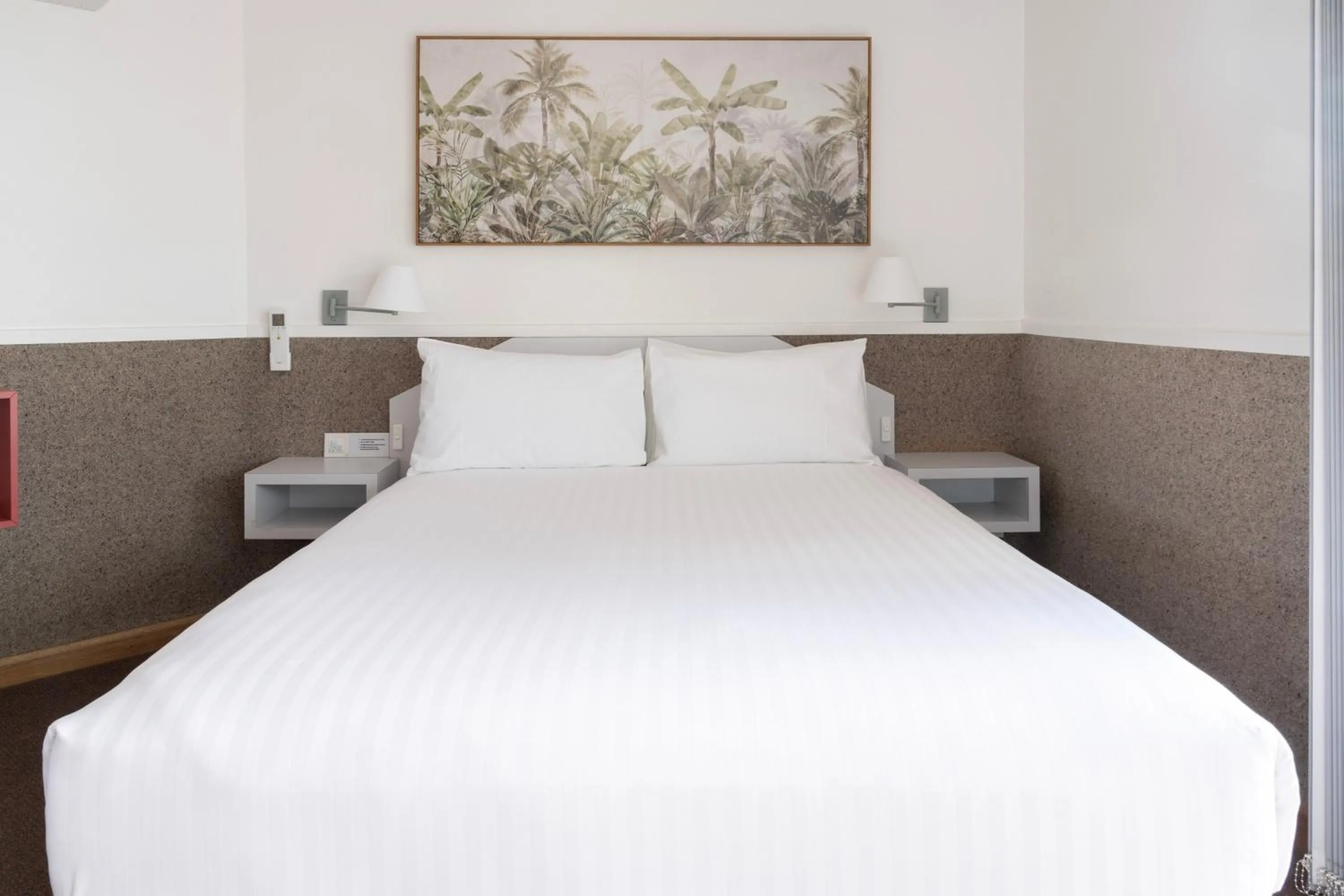 Bed in Sea Spray Motel - Merimbula