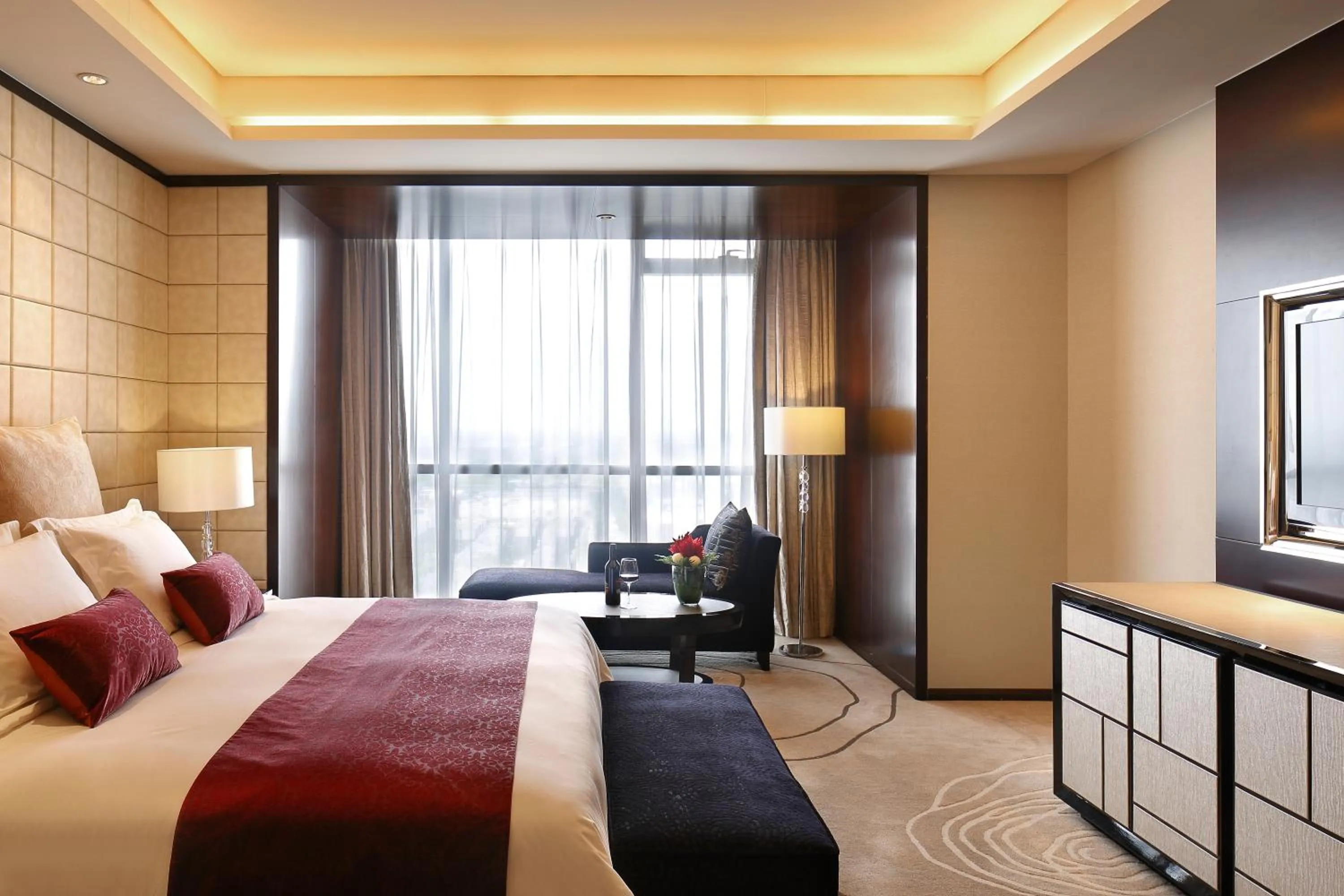 Bed in The QUBE Hotel Shanghai -Close to Pudong International Airport and Disney Land