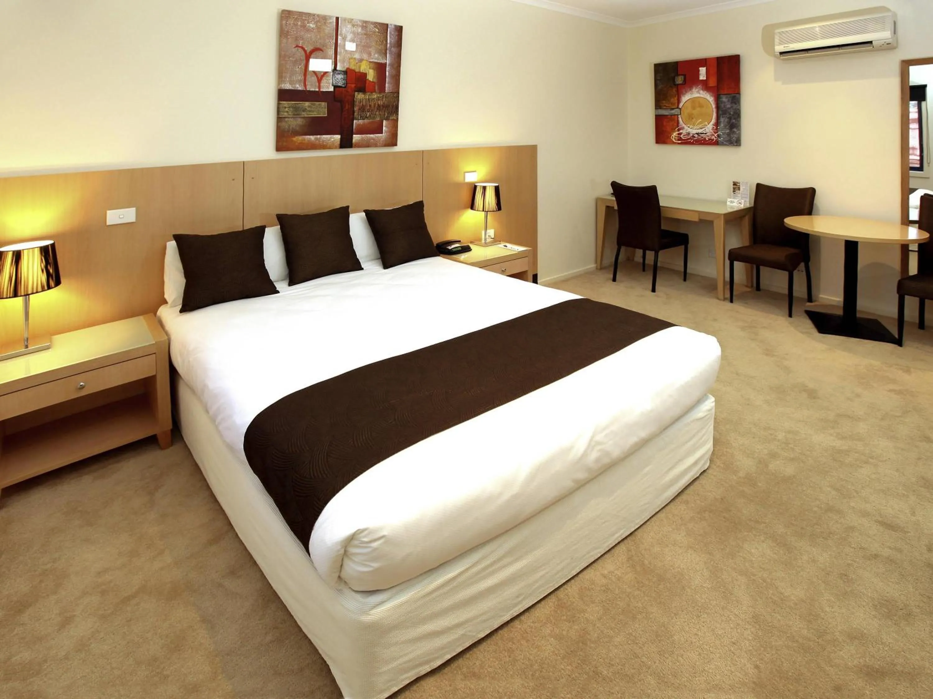 Bedroom, Bed in Mercure Hotel Mildura