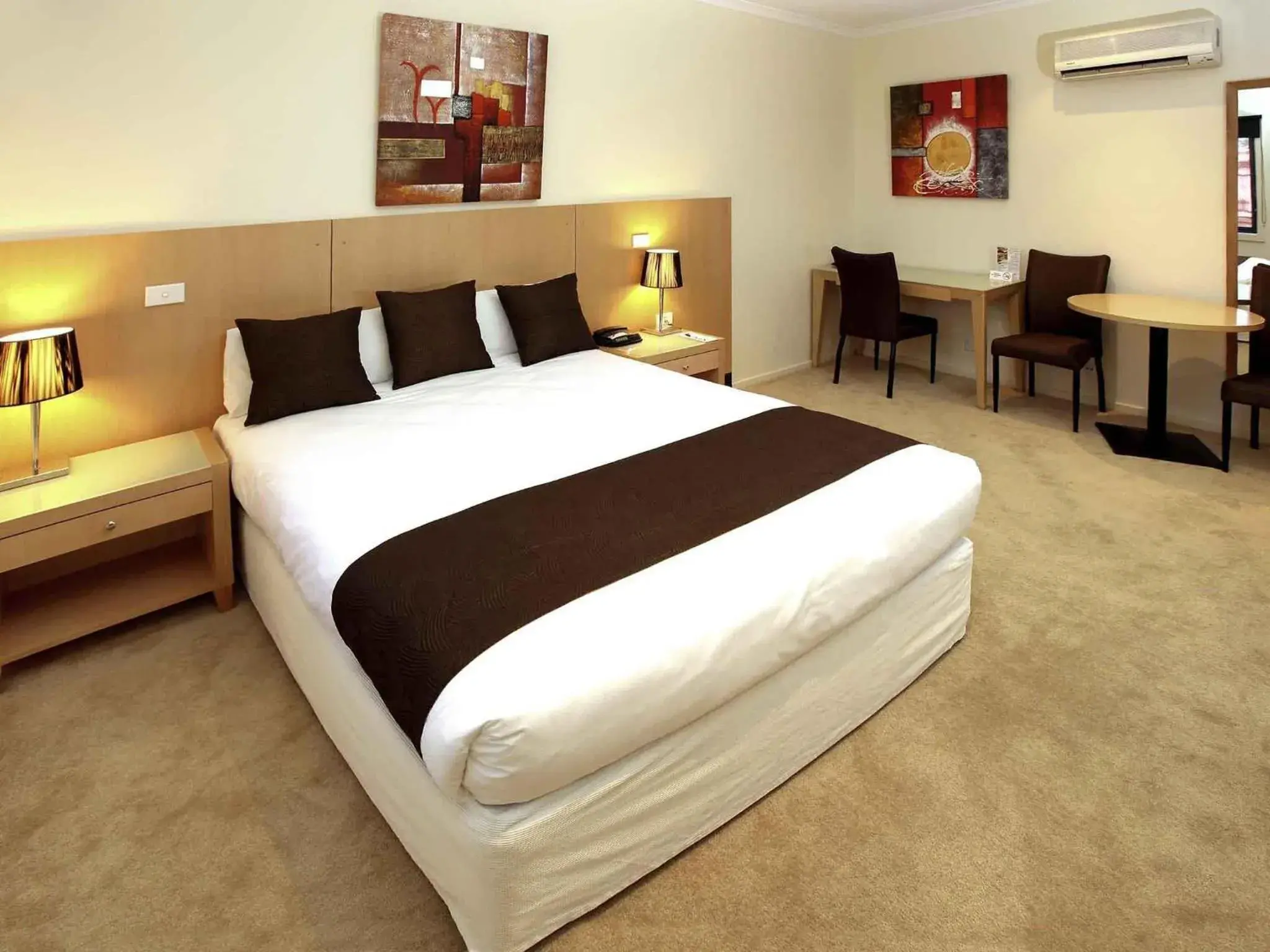 Bedroom, Bed in Mercure Hotel Mildura Bedroom, Bed in Mercure Hotel Mildura