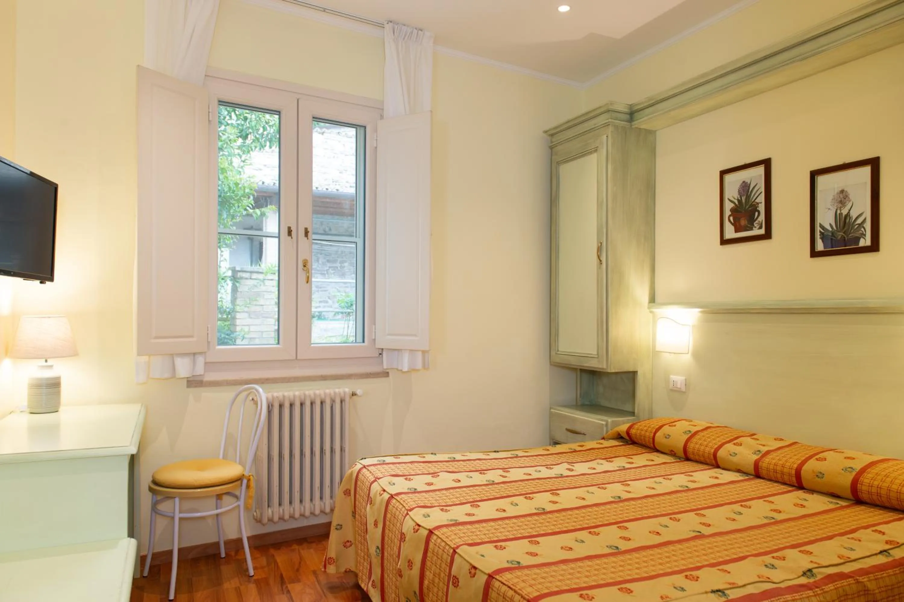 Photo of the whole room, Bed in Hotel Minerva