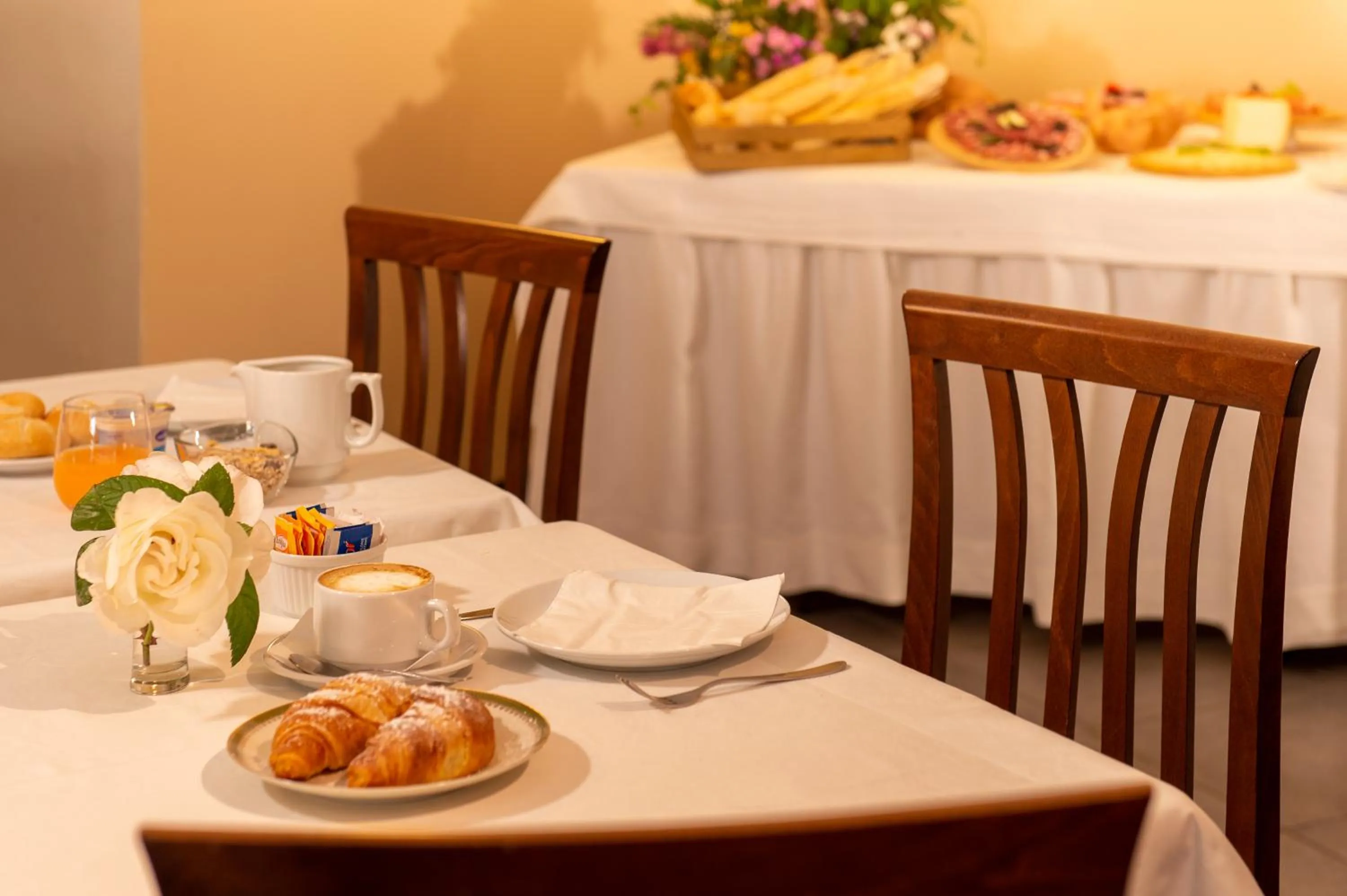 Restaurant/places to eat in Hotel Minerva