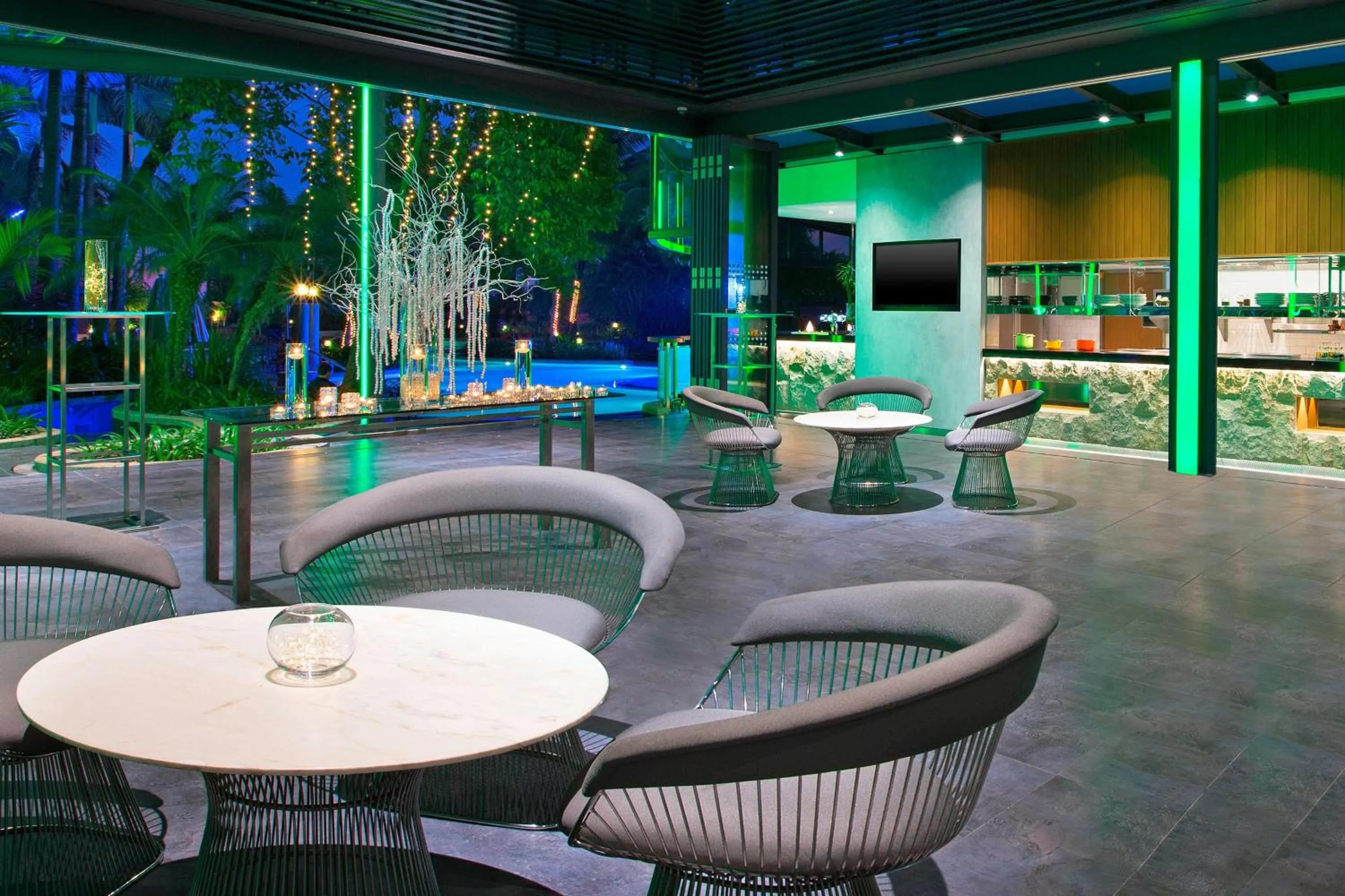 Swimming pool in Le Méridien Kuala Lumpur