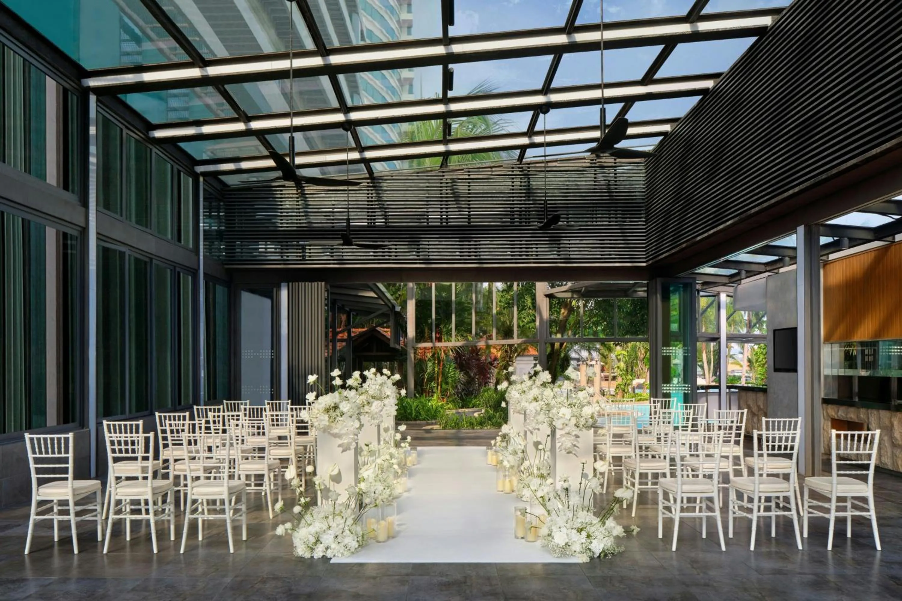 Swimming pool in Le Méridien Kuala Lumpur