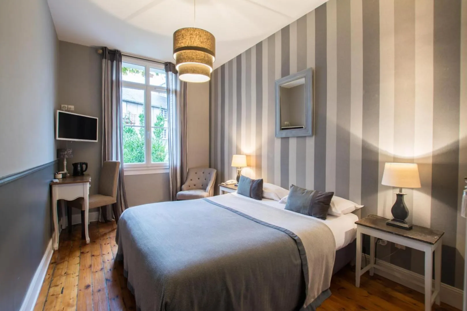 Bed in Hotel Val De Loire