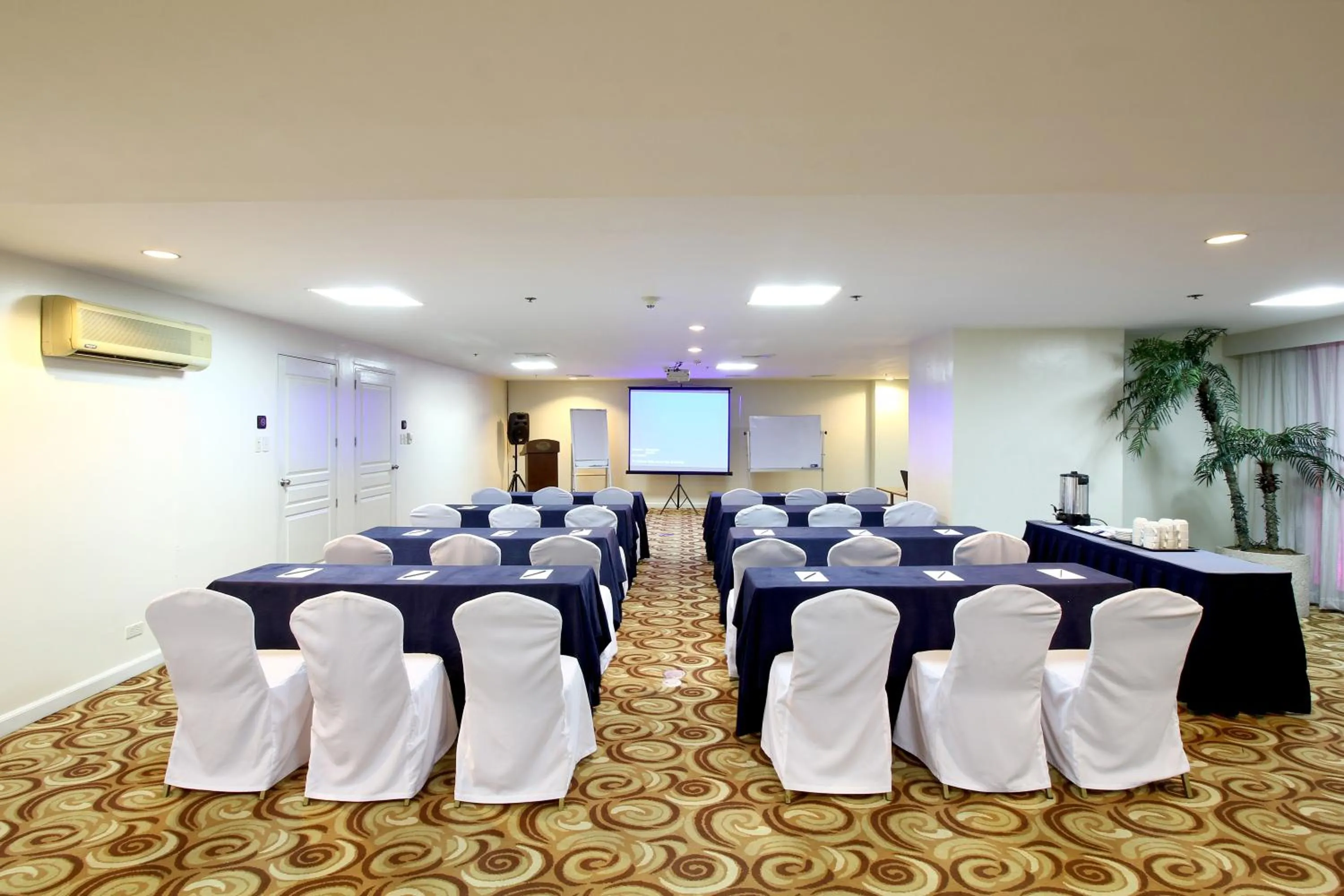 Banquet/Function facilities in Oxford Suites Makati